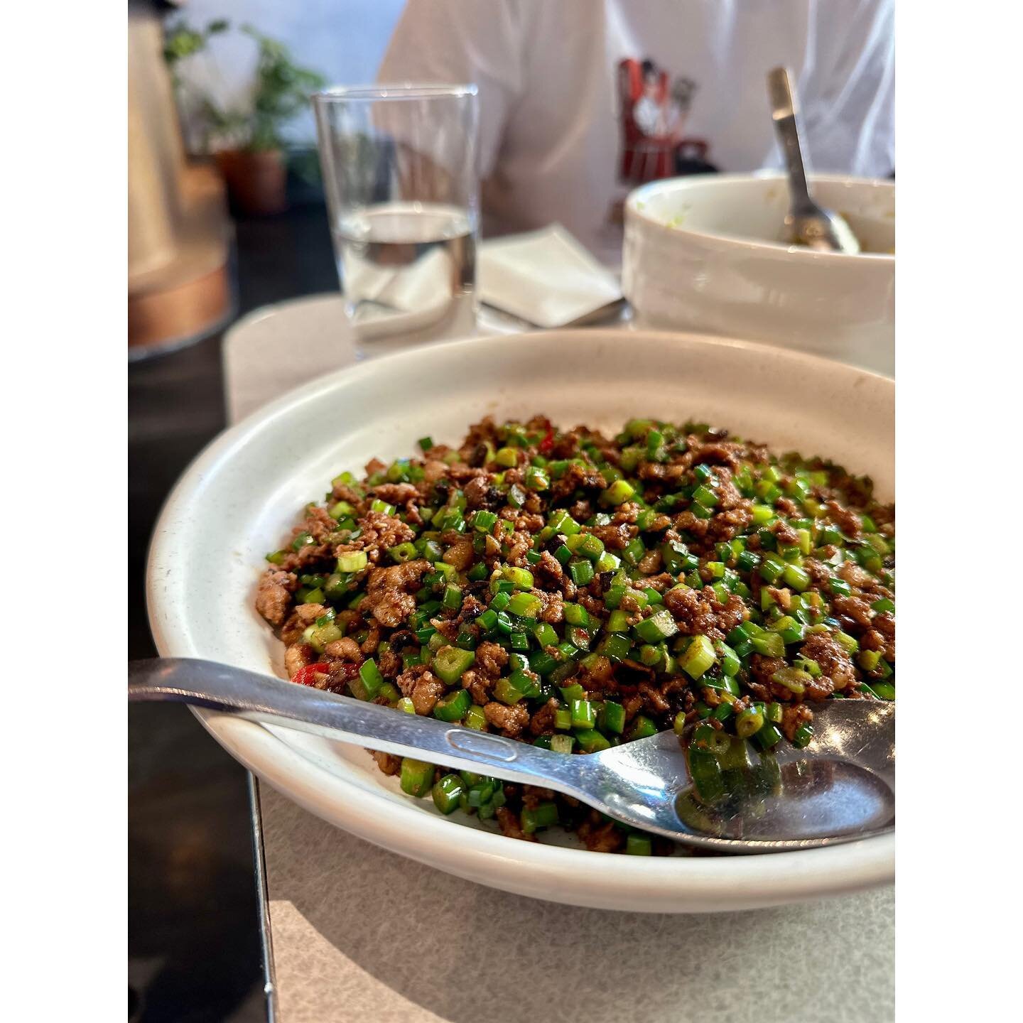 打卡位于Greenpoint的台湾菜Wenwen，东村台湾餐厅886老板的第二间店。整体无功无过，不过这个季节的Greenpoint/Williamsburg实在是太美好了🥰