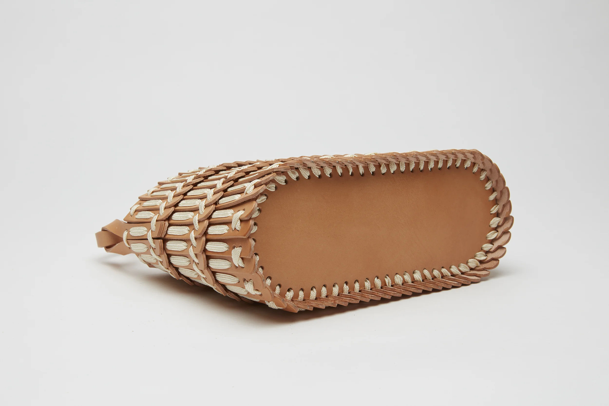 001 (S) Leather basket_fBottom.jpg
