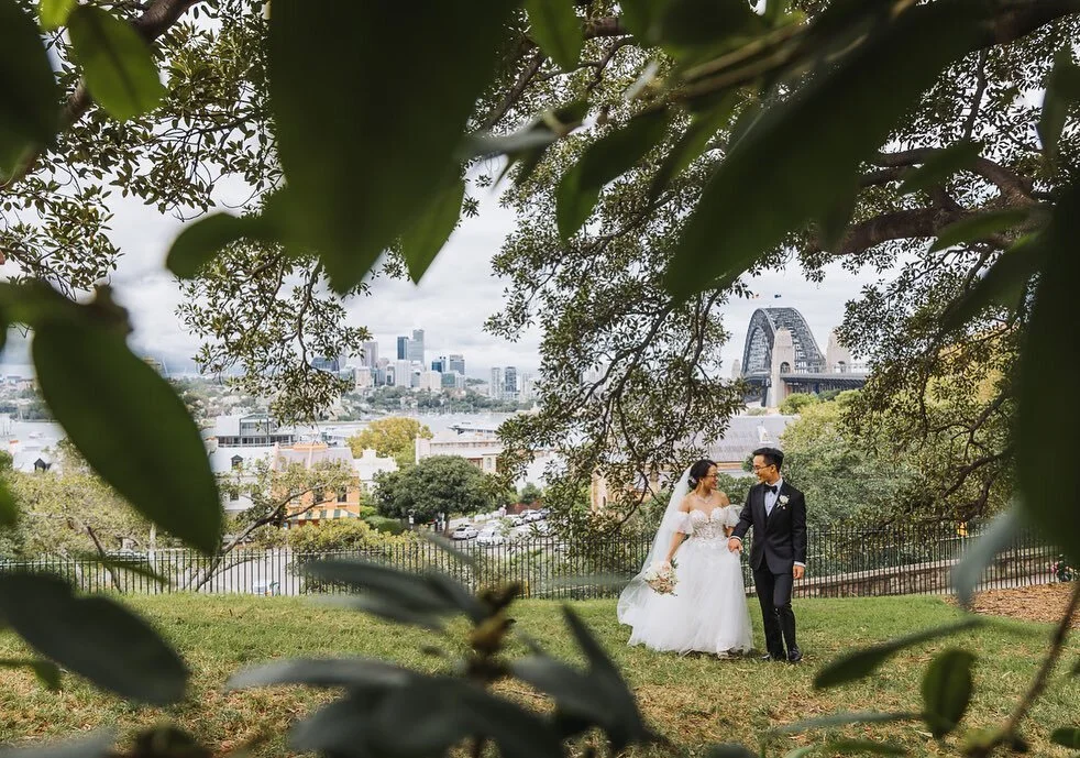 Huge congrats to Nat & Eugene, who made it official last week! 💚
-> make sure you swipe to the second shot for some behind the scenes camouflage action from Dave! 🌿 @david_stowe 
@bynavarra 
@kobayashiflowers 
@dressyourevent.australia 
@c