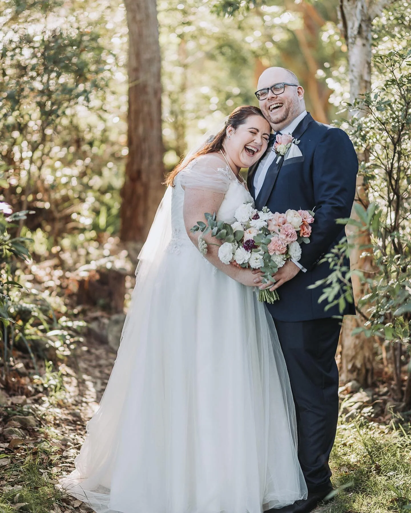 I like to think I’m a pretty happy guy on every wedding I’m at, but I’m not sure I have laughed as much on a wedding as I did with Alice & Geordie! The sweetest and most hilarious bride and the sassiest bridesmaids e ver made it