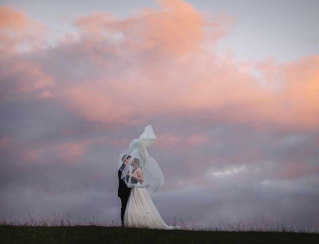 Yesterday&rsquo;s neapolitan skies, with Jared, Naomi &amp; her veil that just couldn&rsquo;t be tamed 💞
Seriously sensational day in the beautiful Hunter Valley capturing their love story. 

Venue: @chateauelanhuntervalley 
Florals: @boyditaflowers
