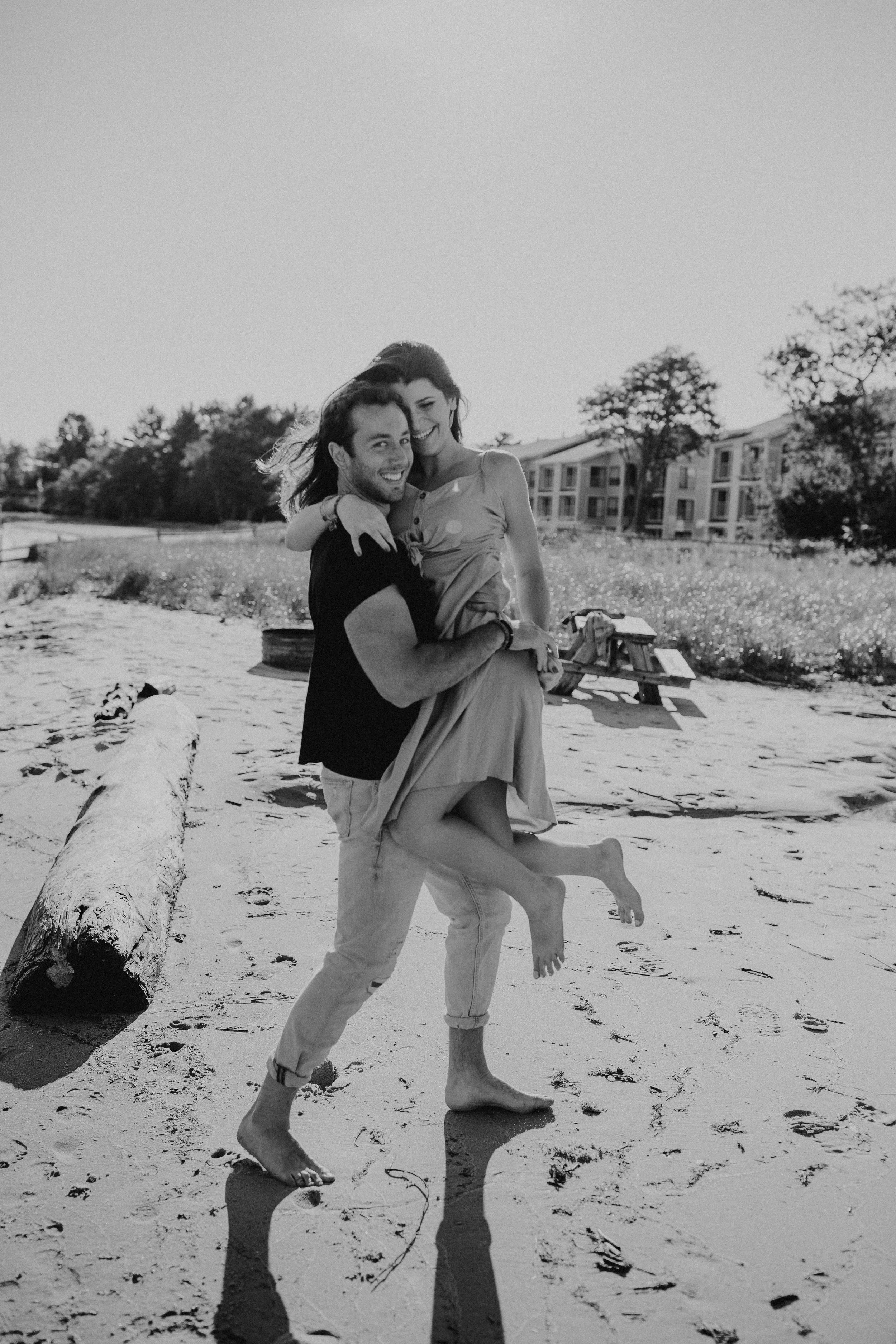 Lake_Michigan_Couples_Session-16.jpg