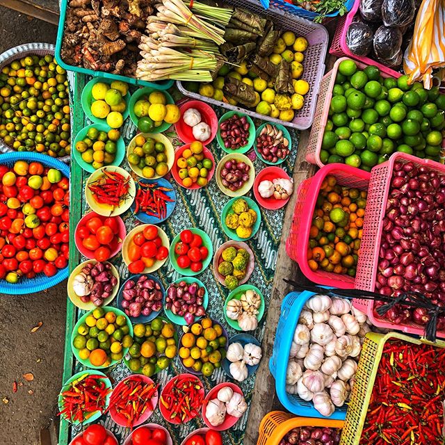Re-provisioning the vessel in remote locations presents some remarkable adventurous experiences. Enjoy this overhead shot of a market stall who takes great pride in what grows local to the island of Raja Ampat, Indonesia!
-
-
-
#indonesiatravel #indo