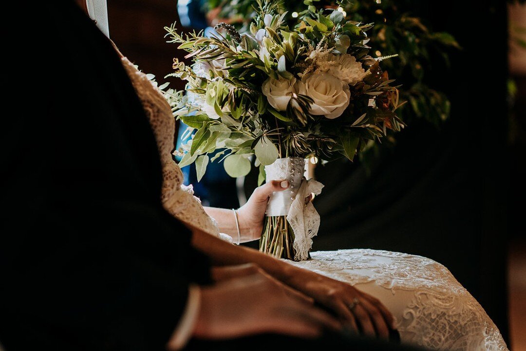 Bridal bouquet moment LOVE

Planner: @lesliescottoevents
Flowers: @flowersbydaniellellc
Photographer: @kristynmillerphotography

#eventplanner #wedding #weddingvenue #weddingplanner #bride #groom #floraldesign #weddingbouquet