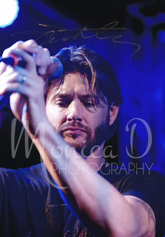 Jensen Ackles performing at the Étoile 23 Live Club & Disco in Rome, Italy during the weekend of the Jus in Bello convention in 2023