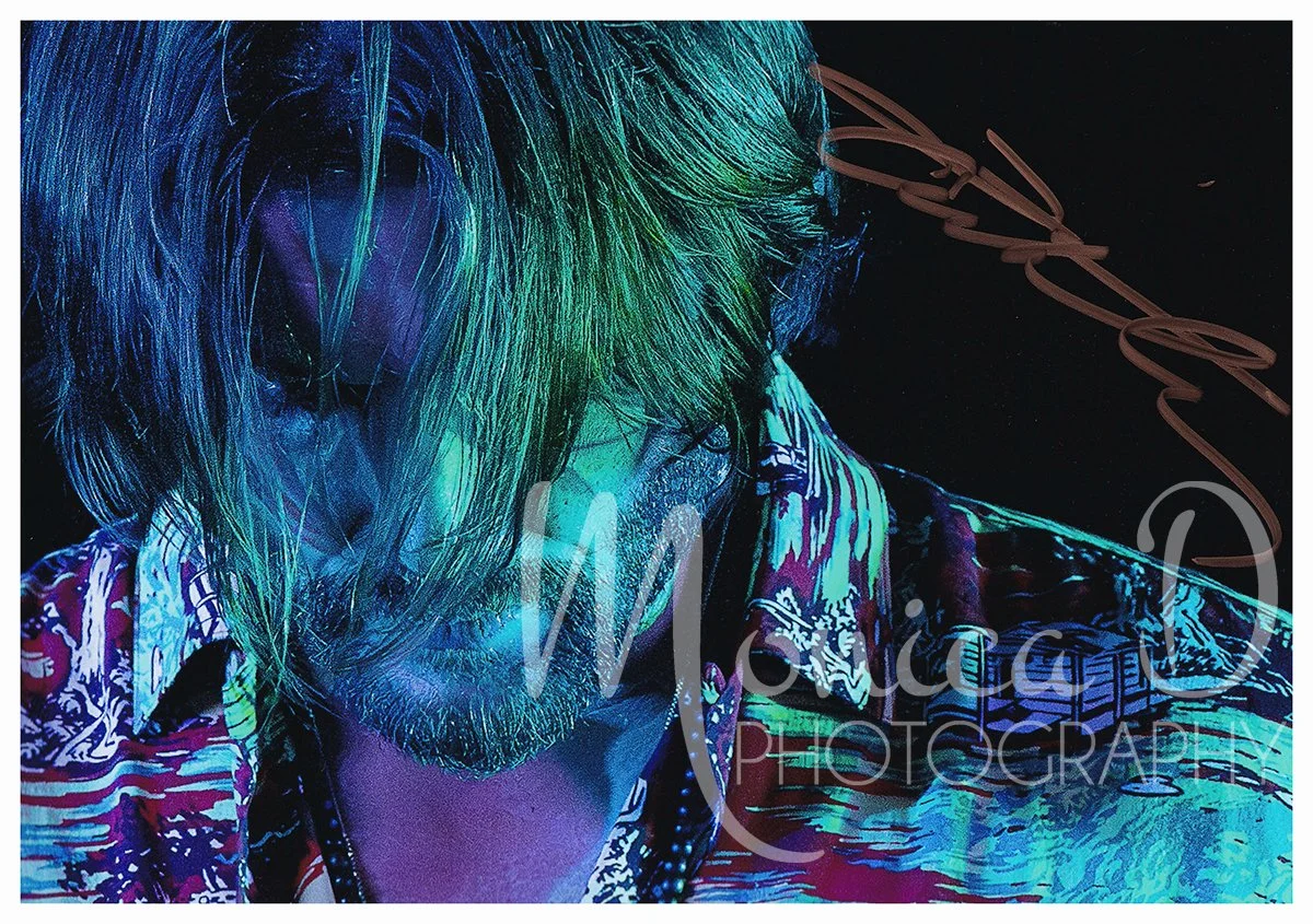 Jensen Ackles performing during the Louden Swain Saturday Night Special and Luau at the Creation Entertainment Supernatural convention in Honolulu, Hawaii, November 2023