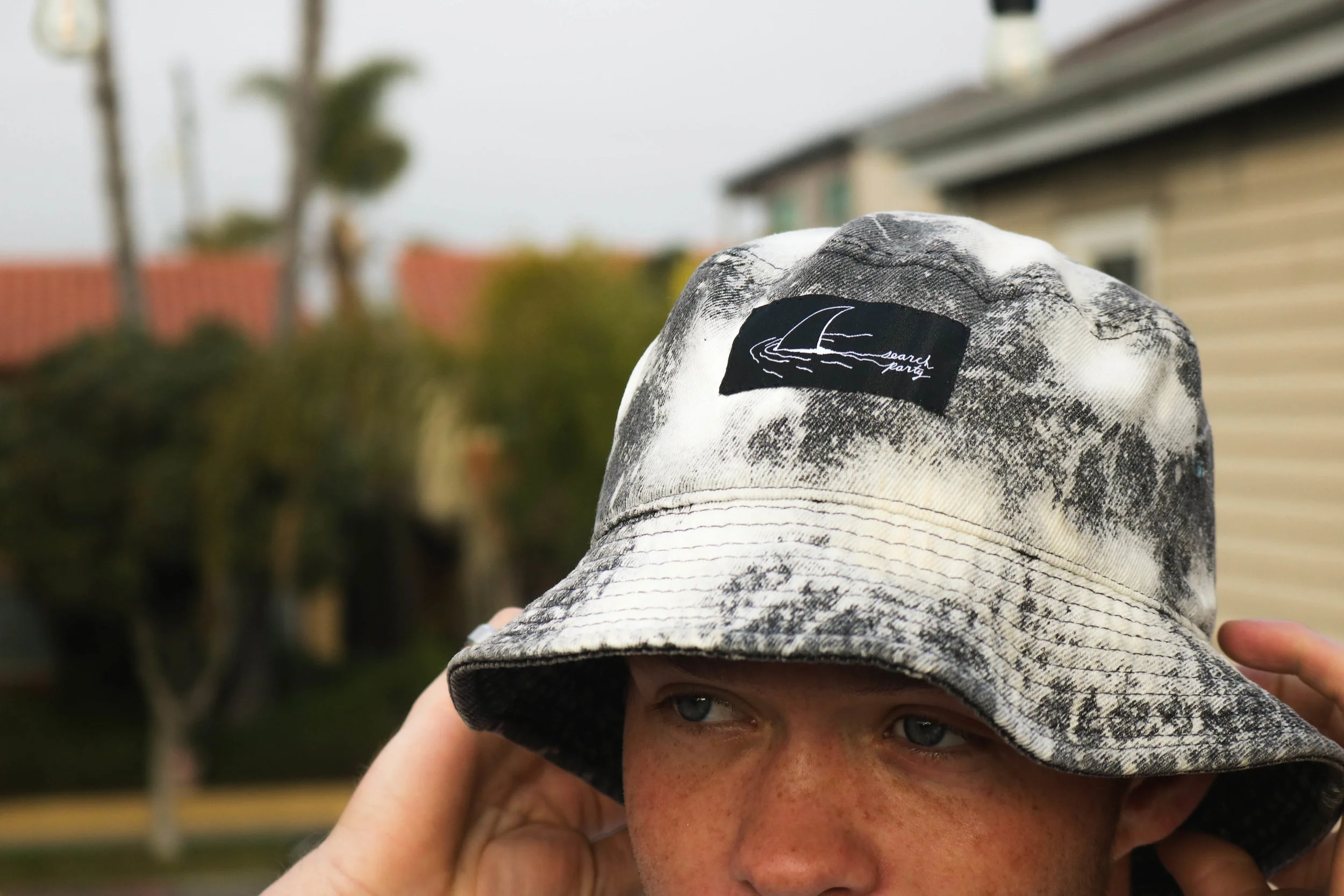 NWOT Urban Outfitters UO Belted Floppy Bucket Hat In Acid Wash Urban Outfitters coral Bucket Hat 100% Cotton UO-76 Label  main image 2