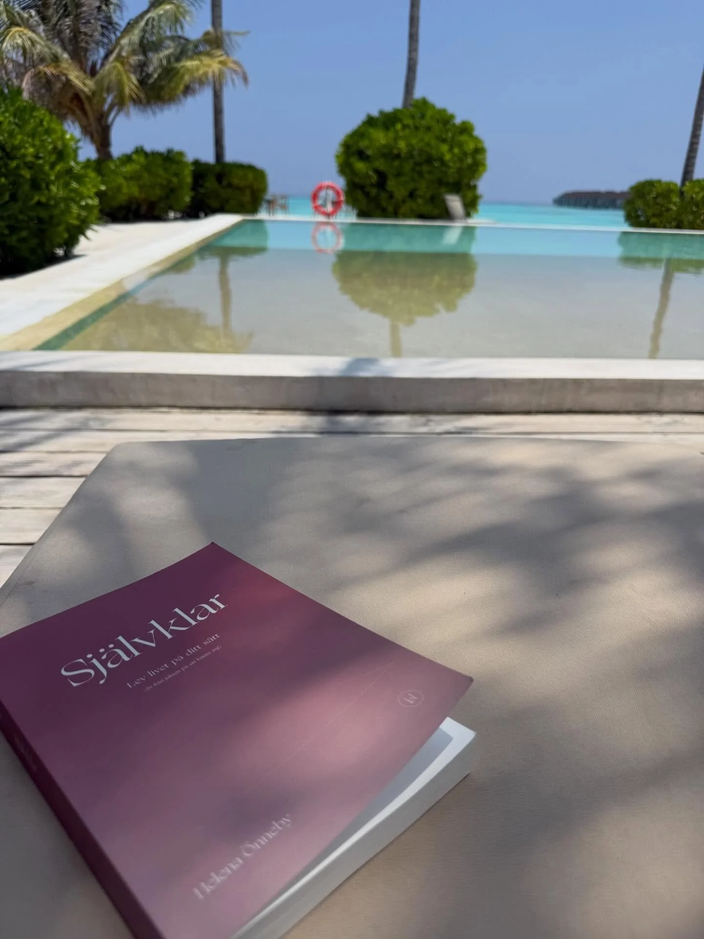 Att skriva en bok &auml;r verkligen en resa! Du &auml;r v&auml;lkommen att fira just denna med mig p&aring; bokreleasen den 15 april i Stockholm (anm&auml;l dig p&aring; helenaonneby.com). 

Att skriva b&ouml;cker &auml;r n&aring;got jag tror jag kom