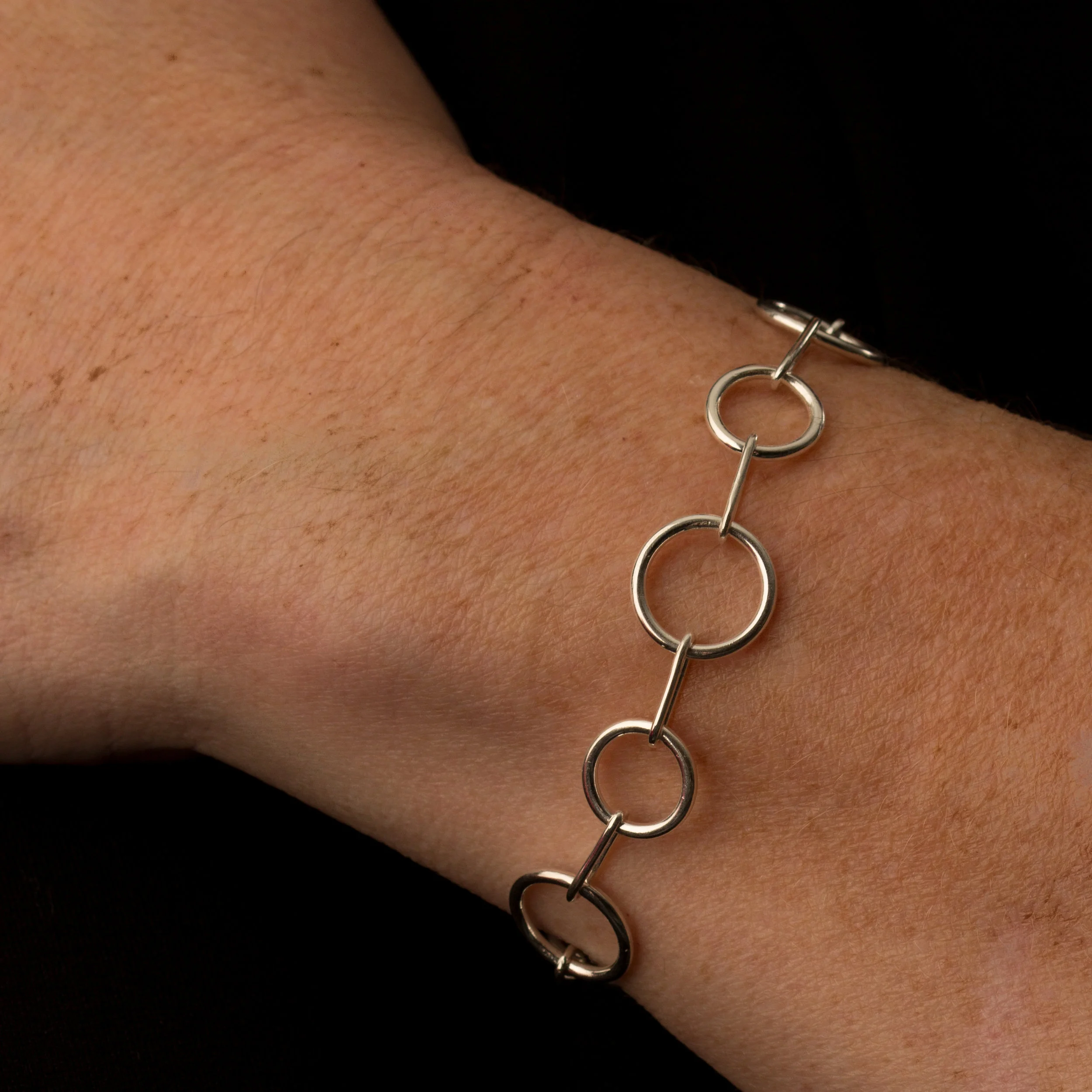 Alternating Circle Bracelet