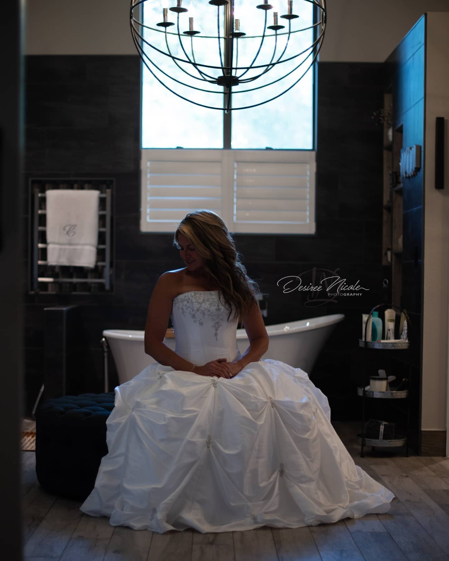 || SWIPE TO EDIT➡️ ||
Such a Beautiful Bride🖤✨
.
.
.
.

#bride #desireenicolephotography #floridaweddingphotographer #wedding #beautiful