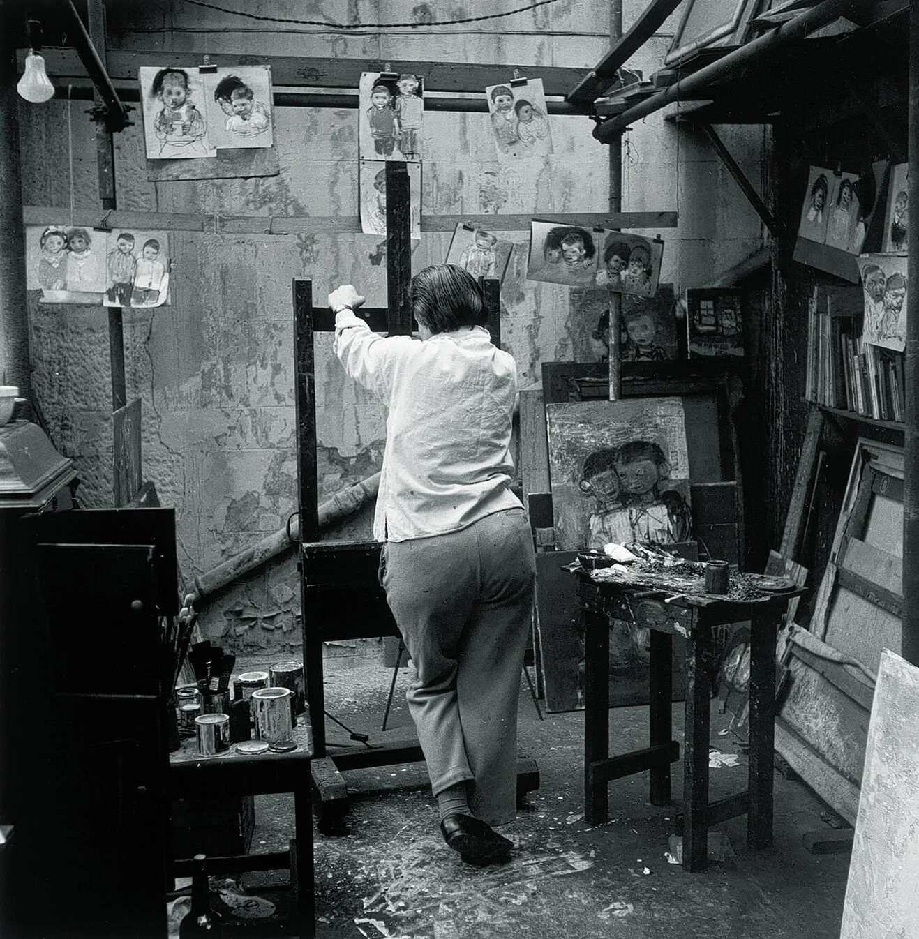Eardley in her studio at 204 St James Road, Townhead, Glasgow with chalk sketches of children c.1950s (joaneardley.com)