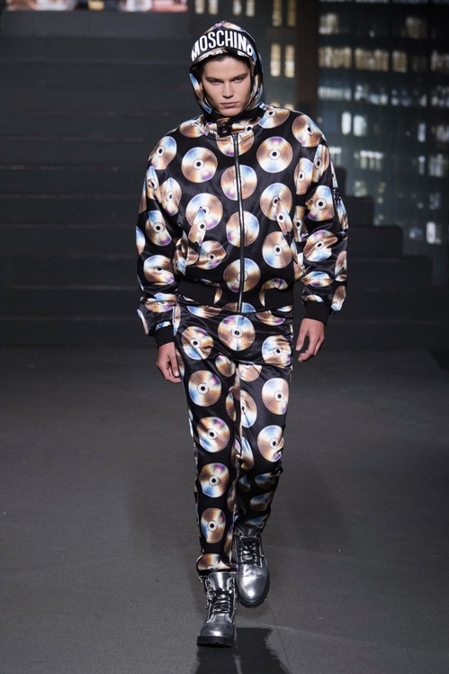 l_imprime___disc_signature_de_moschino_jpg_2274_north_499x_white.jpg