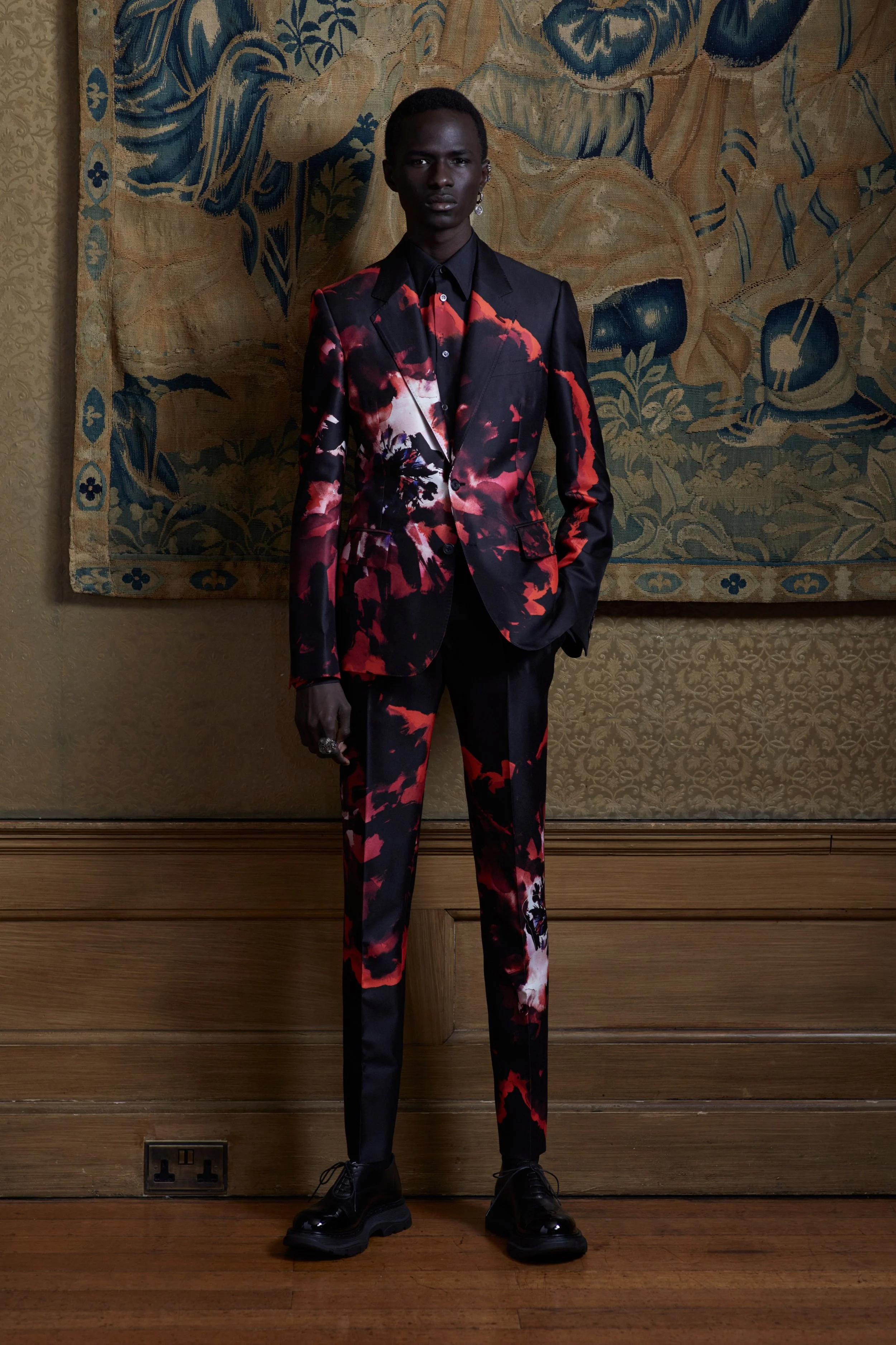 00006-alexander-mcqueen-menswear-spring-20-credit-Ethan-James-Green.jpg