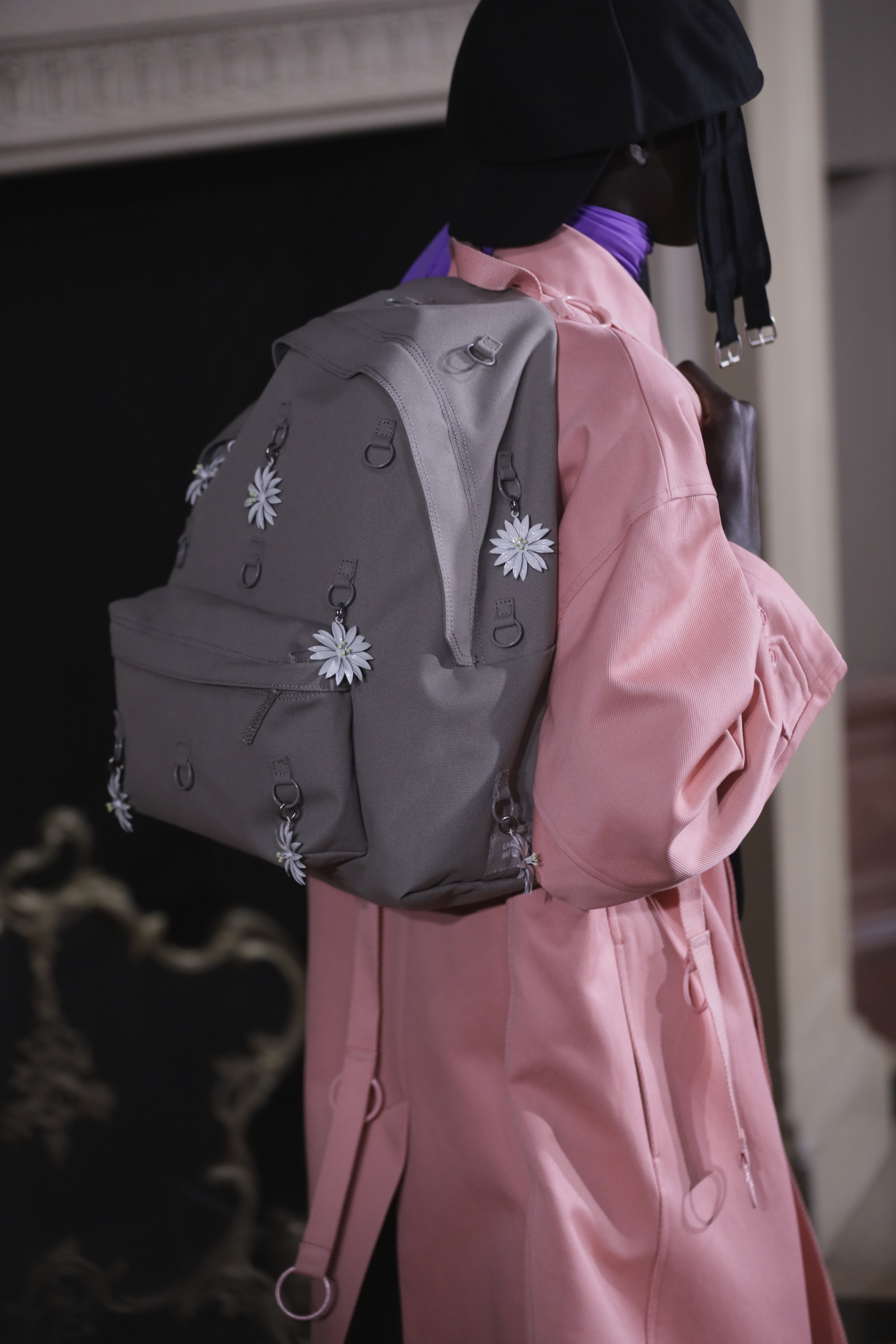 Eastpak_LS_FW19_RafSimons_RSPaddedLoop_RSGreyPink_EK91EA80_001_UC130405_mHigh.jpeg