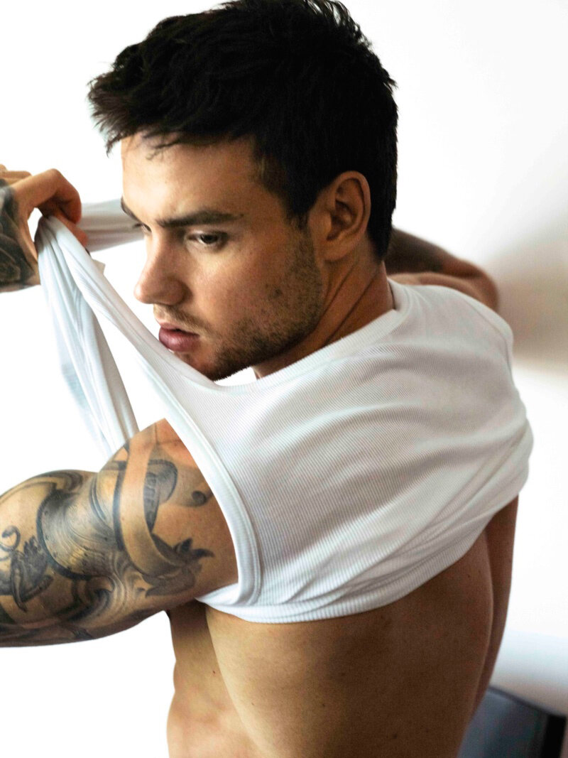 Liam-Payne-Strips-for-Hugo-Boss-New-Underwear-Campaign_fy2.jpg