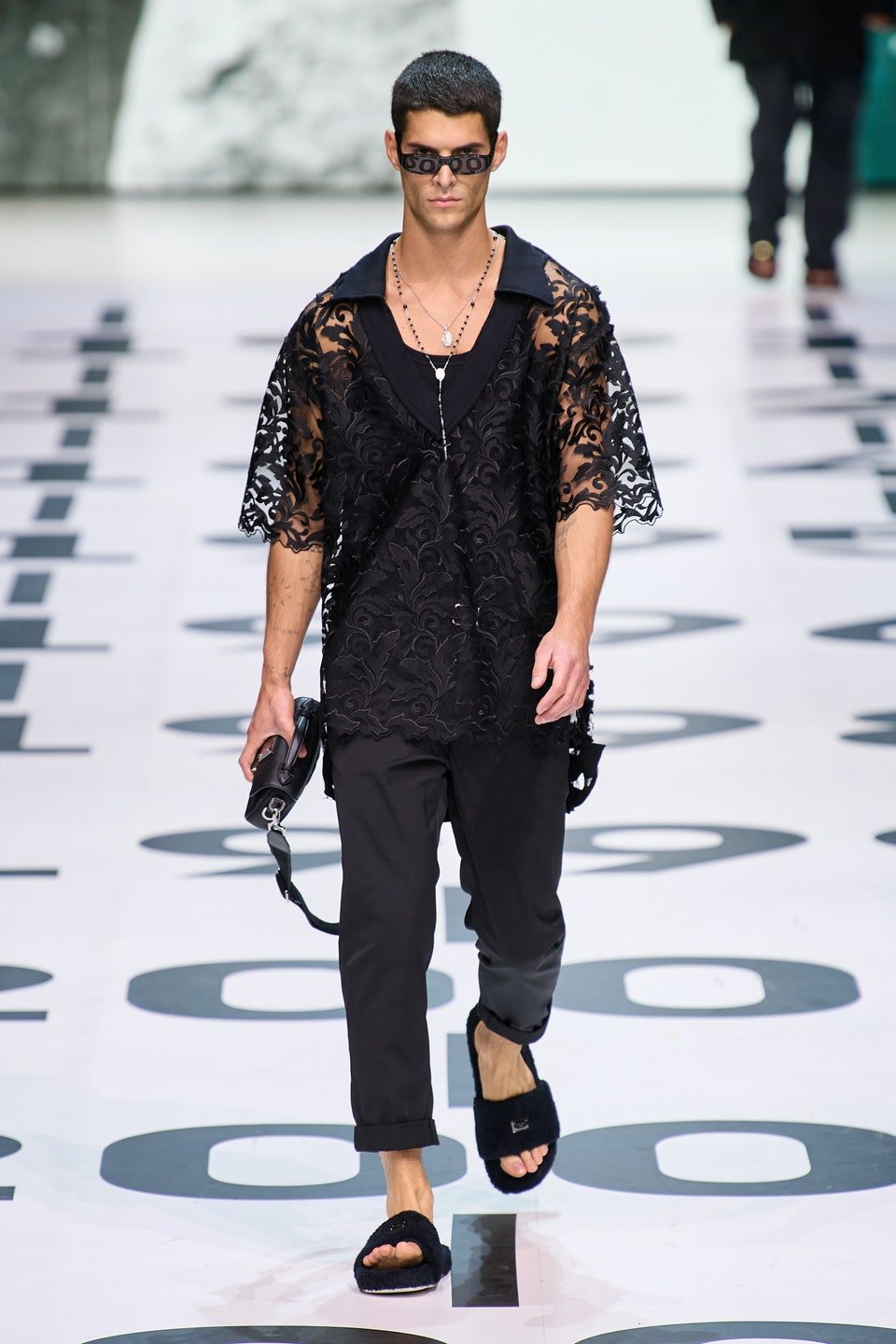 00007-dolce-and-gabbana-menswear-spring-2023-credit-gorunway.jpg