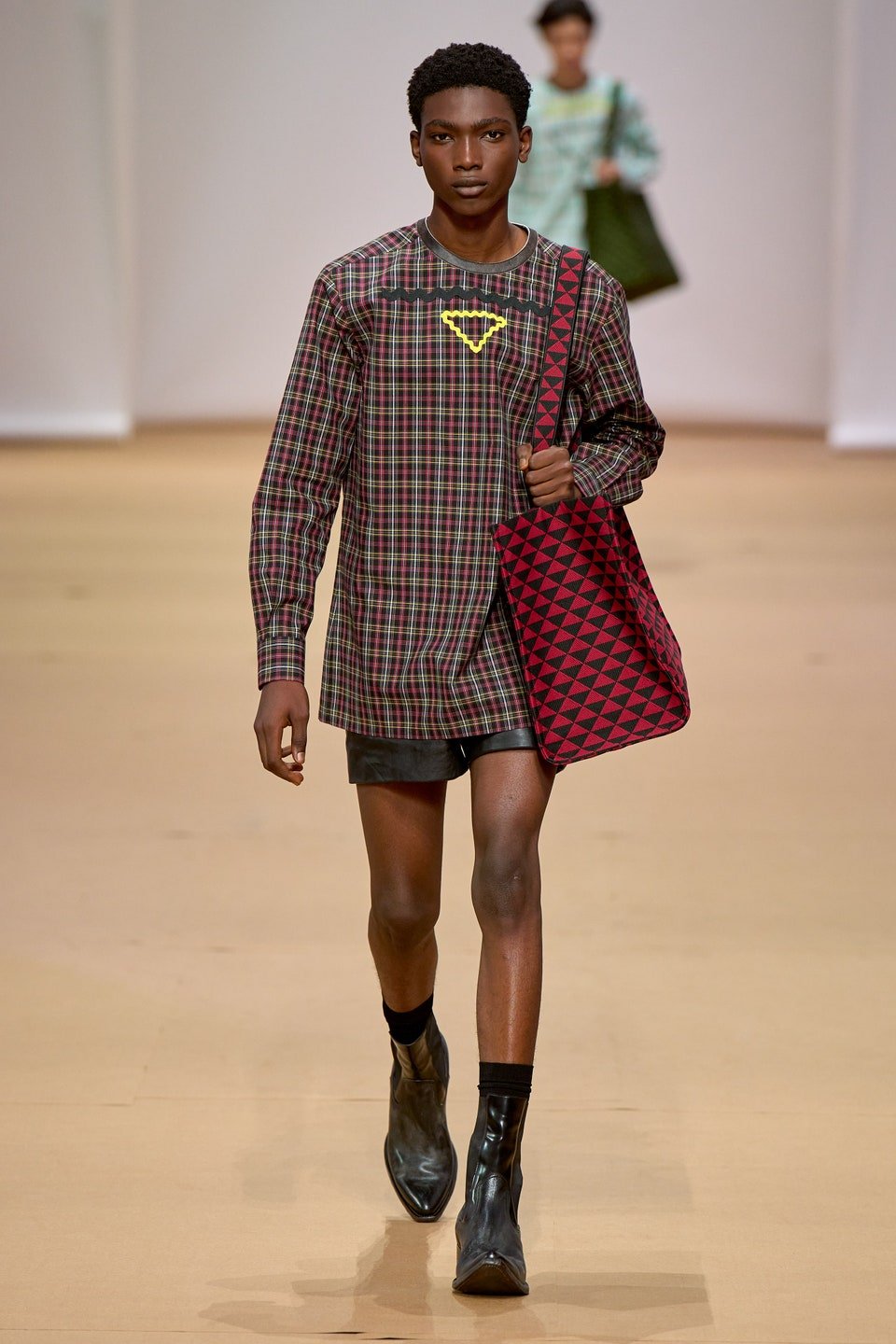 00027-prada-mens-spring-2023-credit-gorunway.jpg