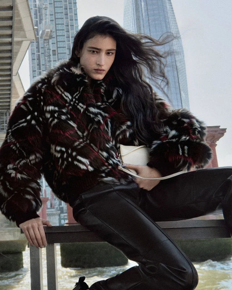 Burberry-Winter-26-Runway-Stills52.jpg