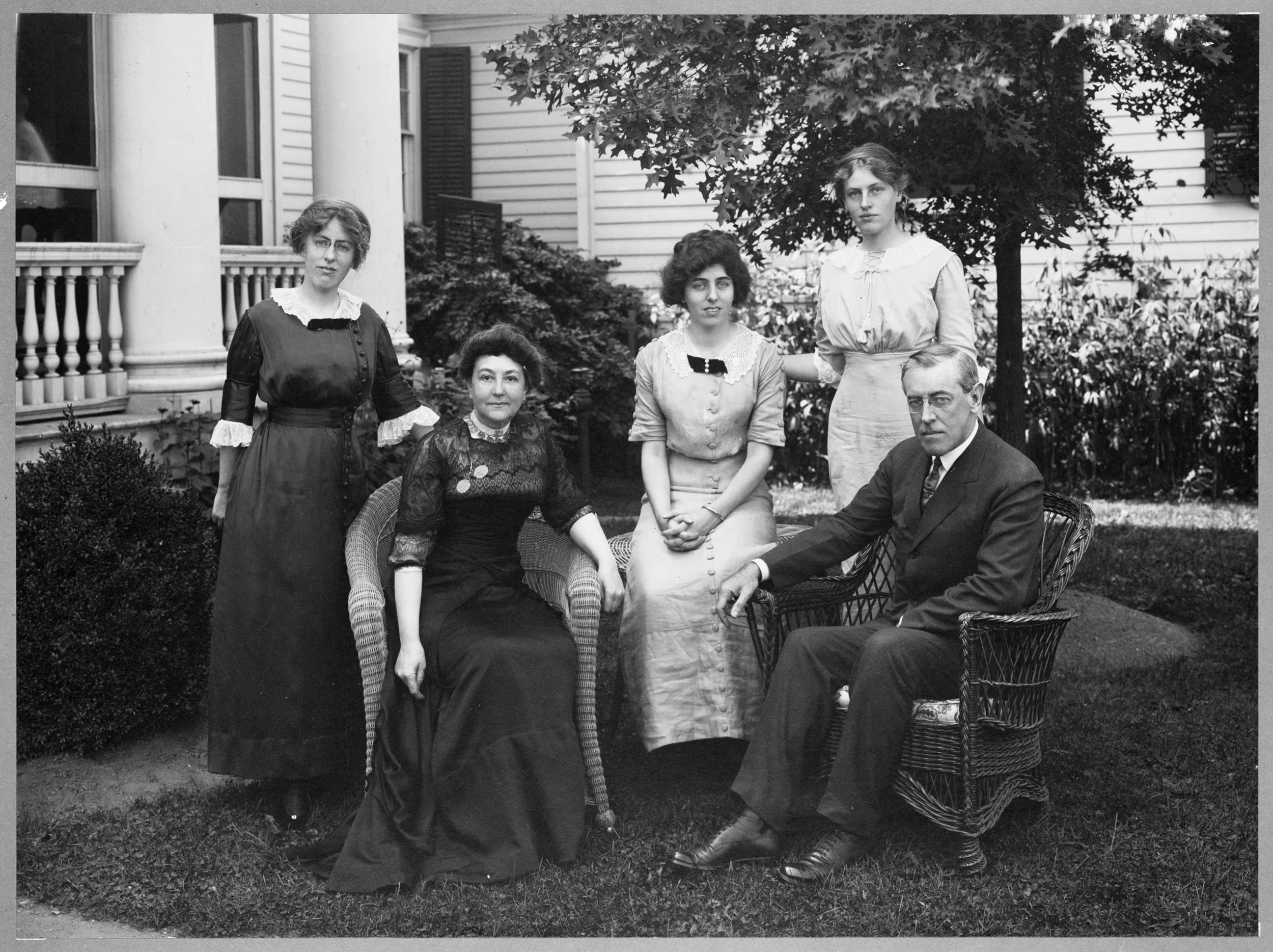 Woodrow Wilson poses with his wife and three daughters in 19XX (Library of Congress)