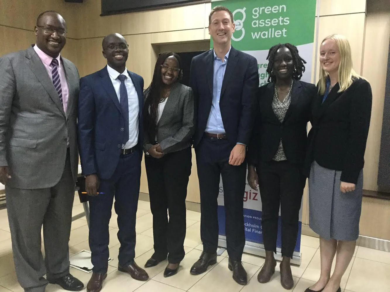 David Irungu, Hillary Cheruiyot Biwott, Esther Gitonga, Númi Östlund, Jeddidga Ndungu, and Linn Ternsjö at the Green FinTech workshop