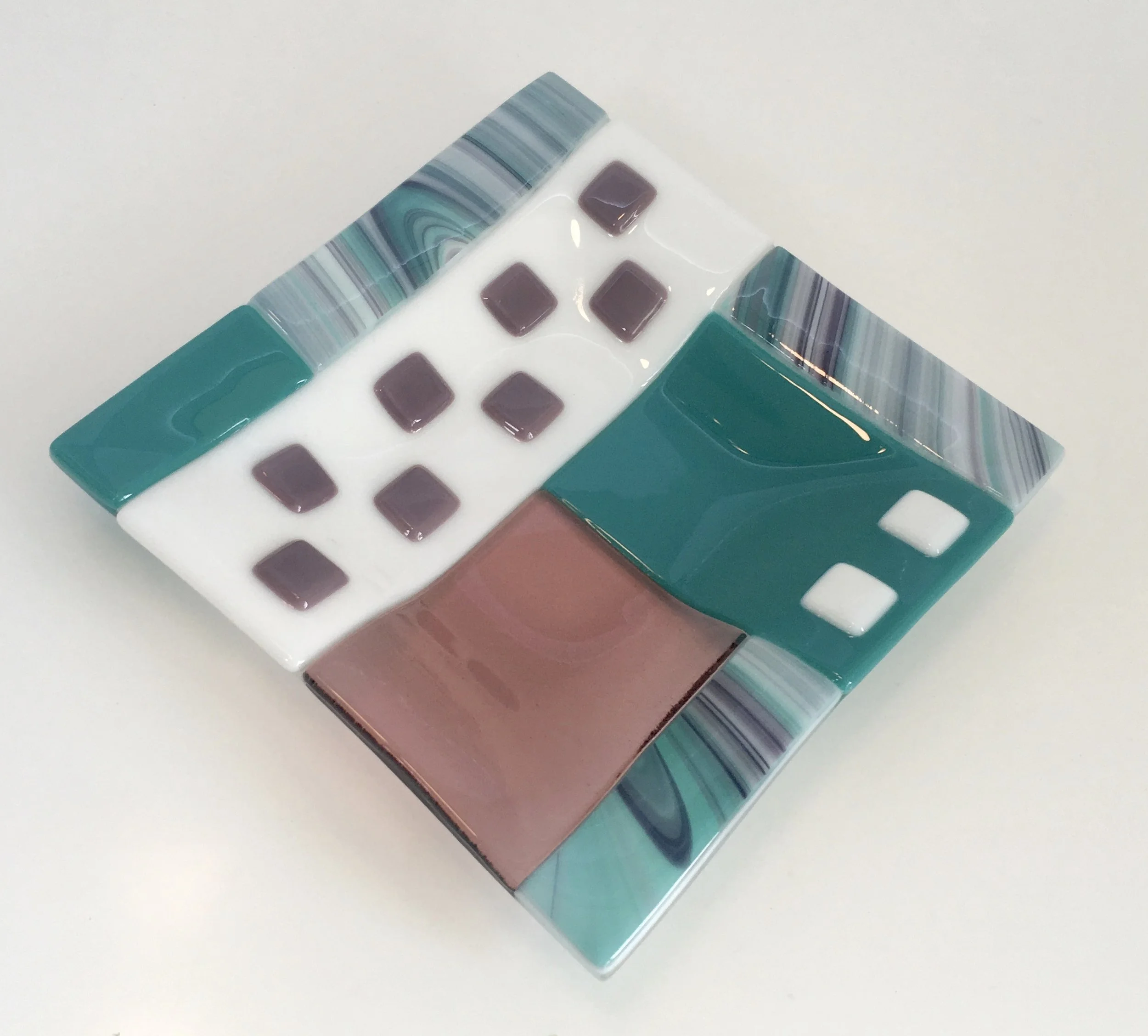 Graphics dish in Peacock Green and light grape.