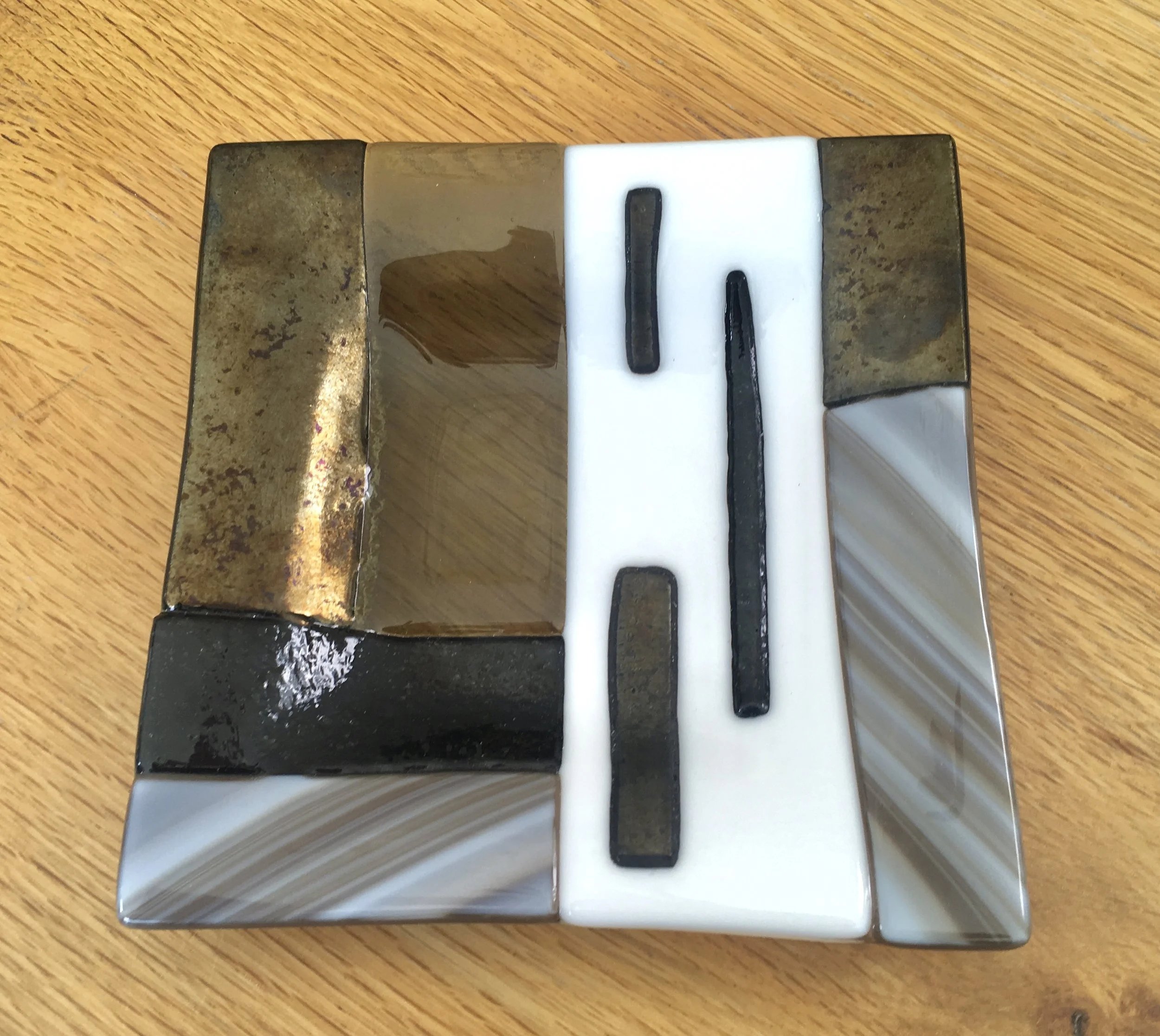 Graphics dish with gold and iridescent black