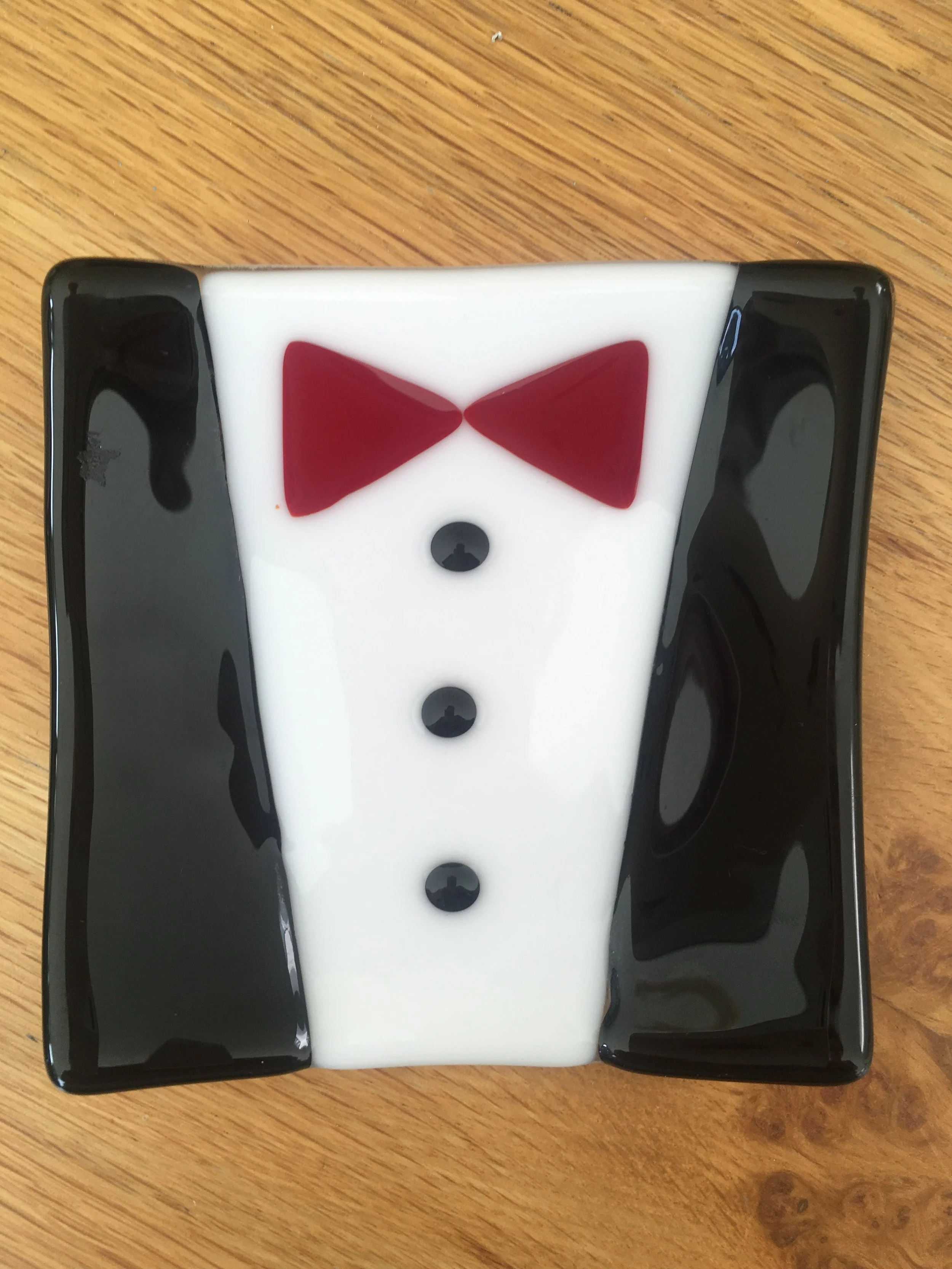 Tuxedo small dish with red bow-tie