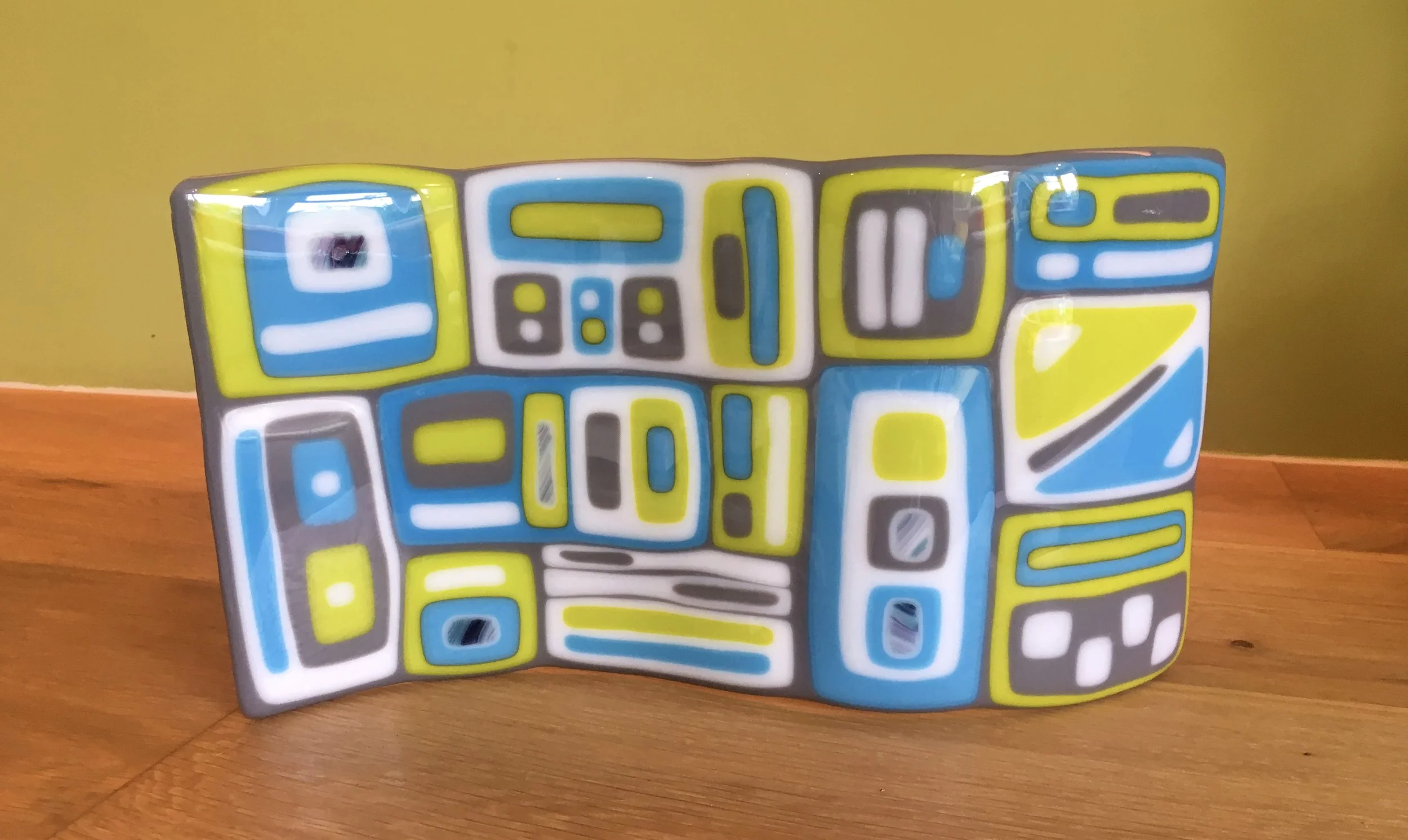 Geometrics free standing piece in lemongrass, grey and blues