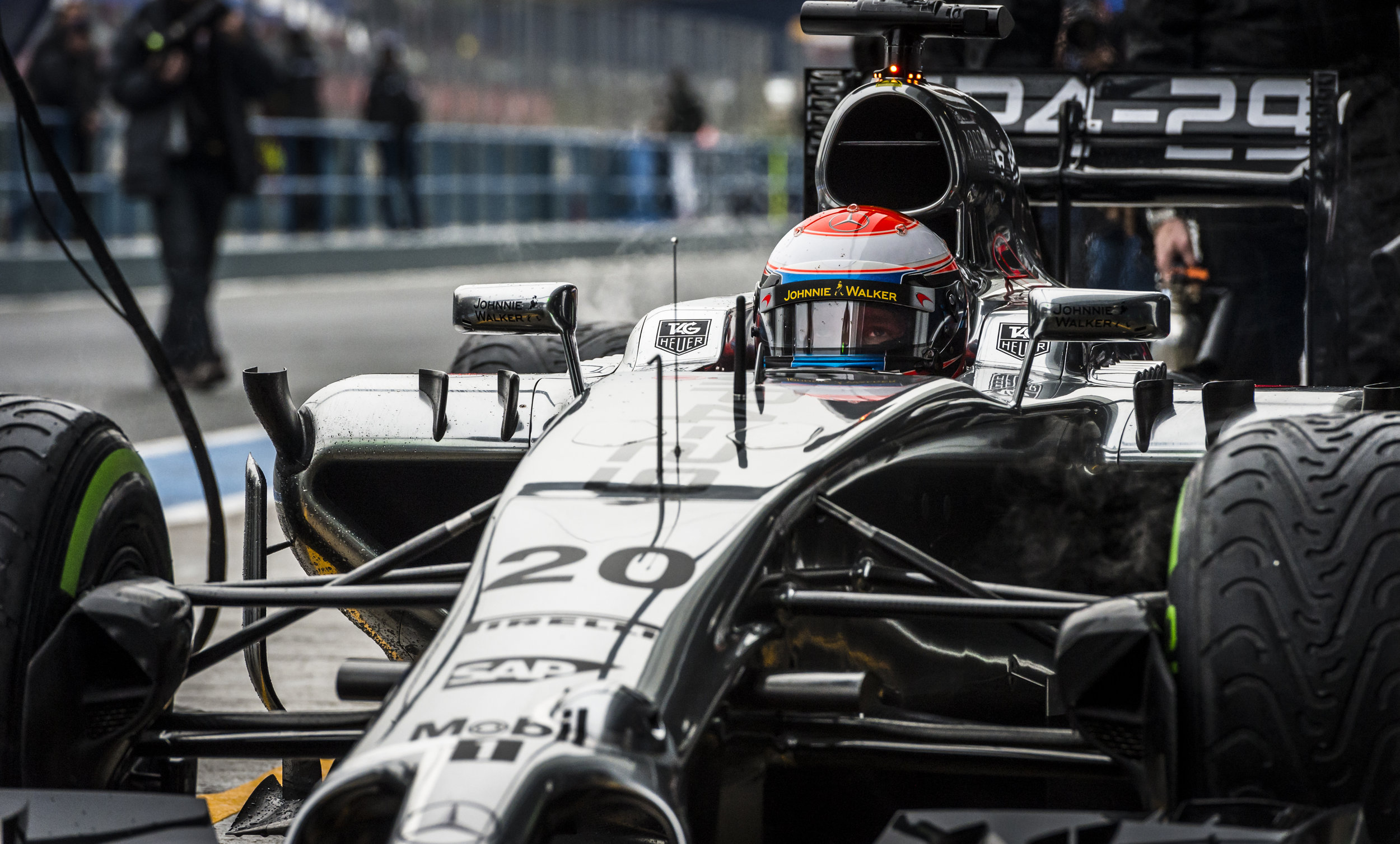 Magnussen, McLaren-Mercedes, 1-30.806, 110 laps (1 of 1)-2.jpg