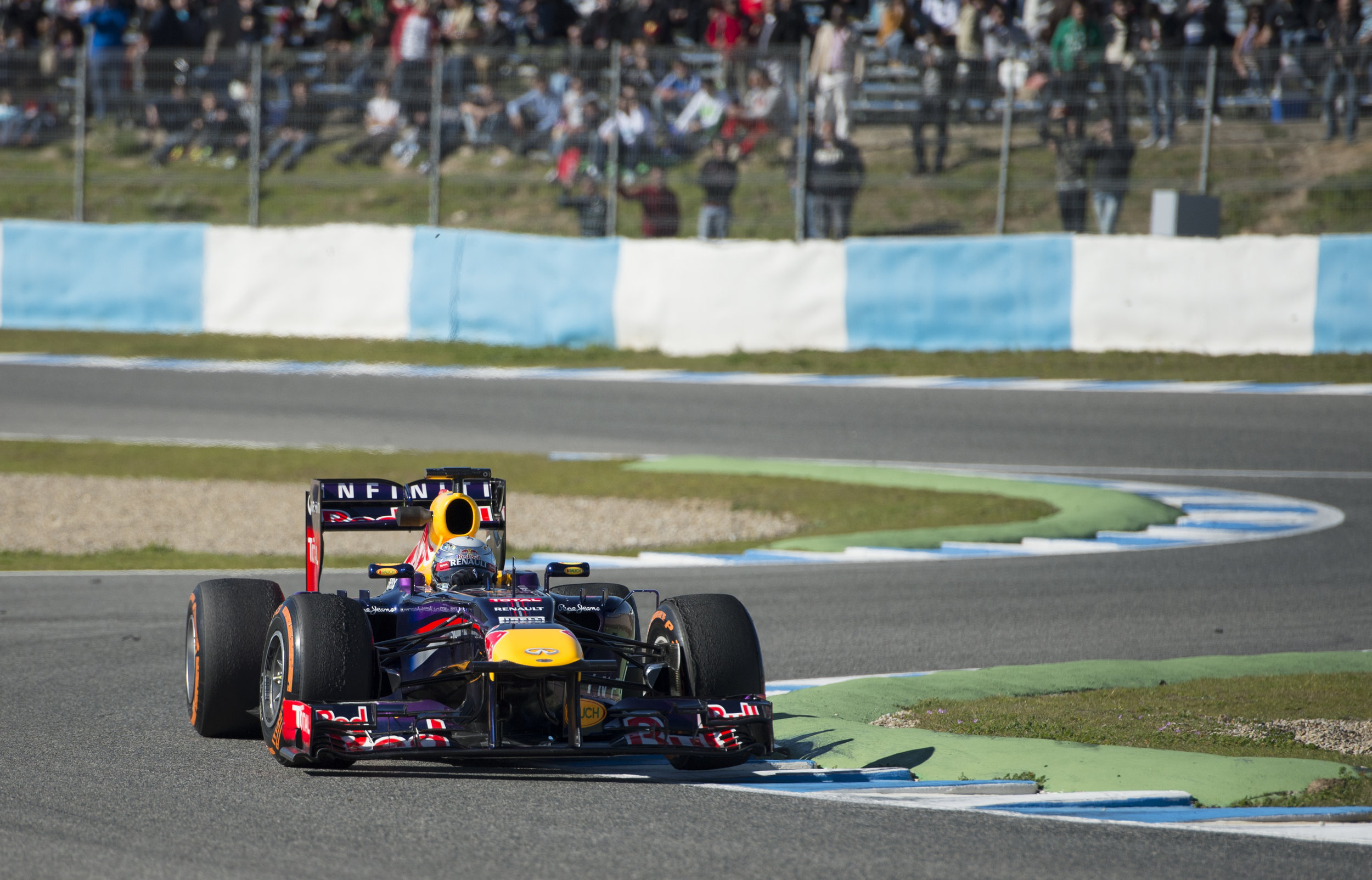 Sebastian Vettel -RB9 - Jerez Test 2013-3.jpg