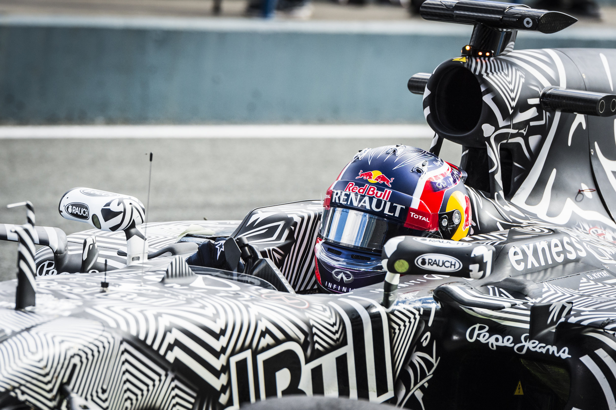 Daniil Kvyat Jerez 2015 (3 of 4)-2.jpg