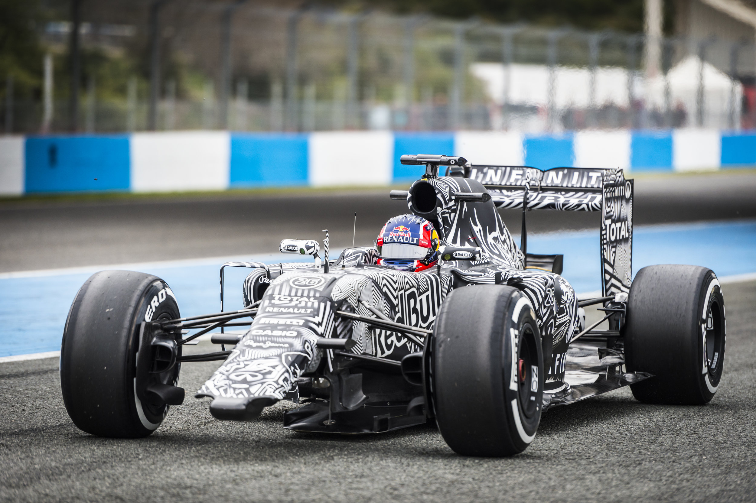 Daniil Kvyat Jerez 2015 (1 of 4).jpg