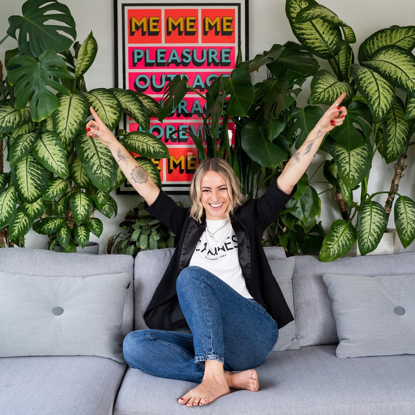 🙌 Woooop it&rsquo;s Friday! 🎉

Here&rsquo;s Michelle of @interior.self giving that end of wk energy on a recent Soulful Shoot. Check out her plants&hellip; they&rsquo;re what dreams are made of!! 💚🌵🌱

#happyfriday #soulfulphotography #brandshoot