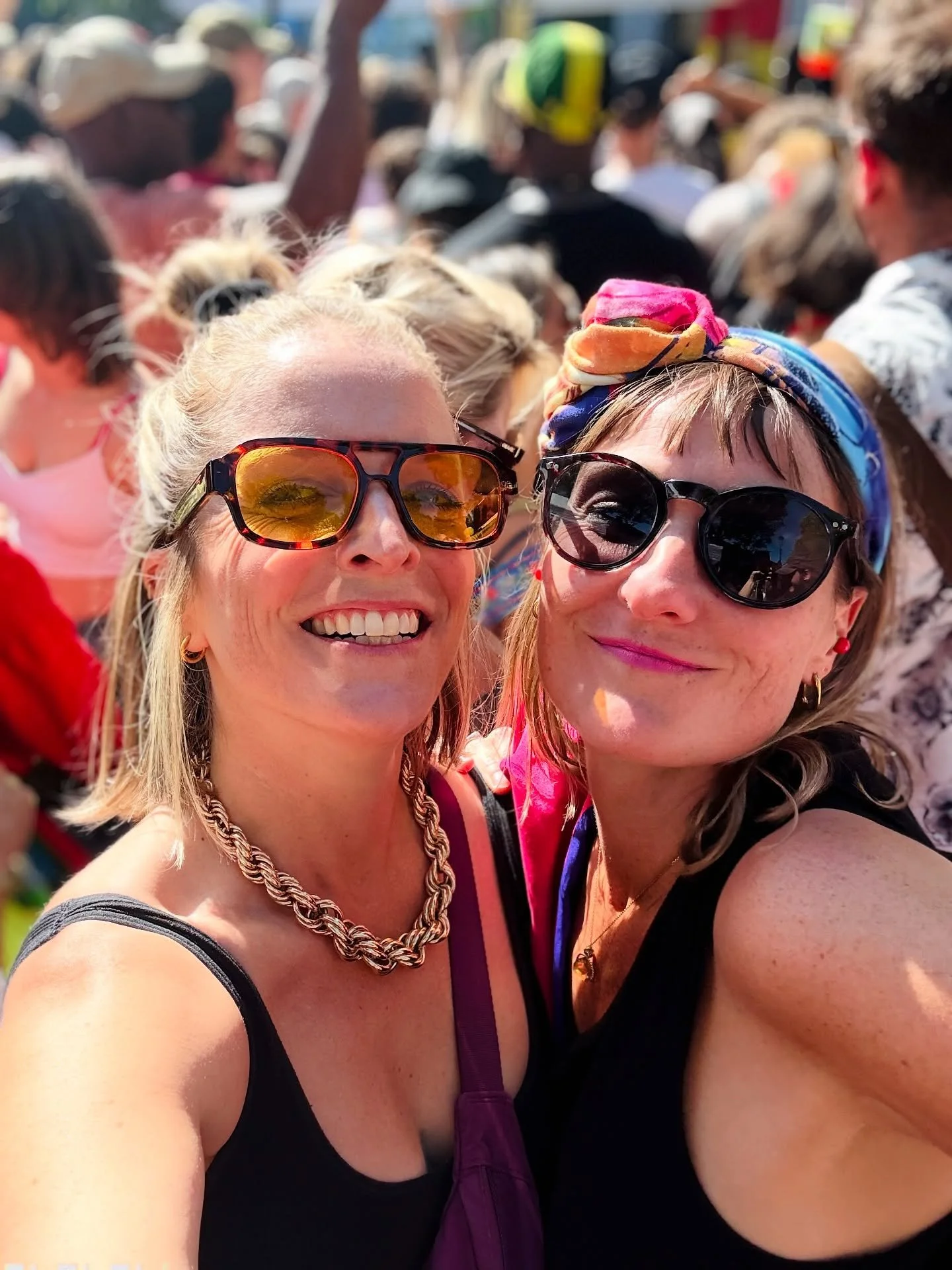 🌞 My first bank hol w&rsquo;end in London for a few years&hellip; soooo lush hanging with pals, dancing, eating pizza &amp; going round in circles trying to get out of carnival 🤦🏼&zwj;♀️ 

💕 Carnival times with @caryscaptures 

💃 @abashantioffic