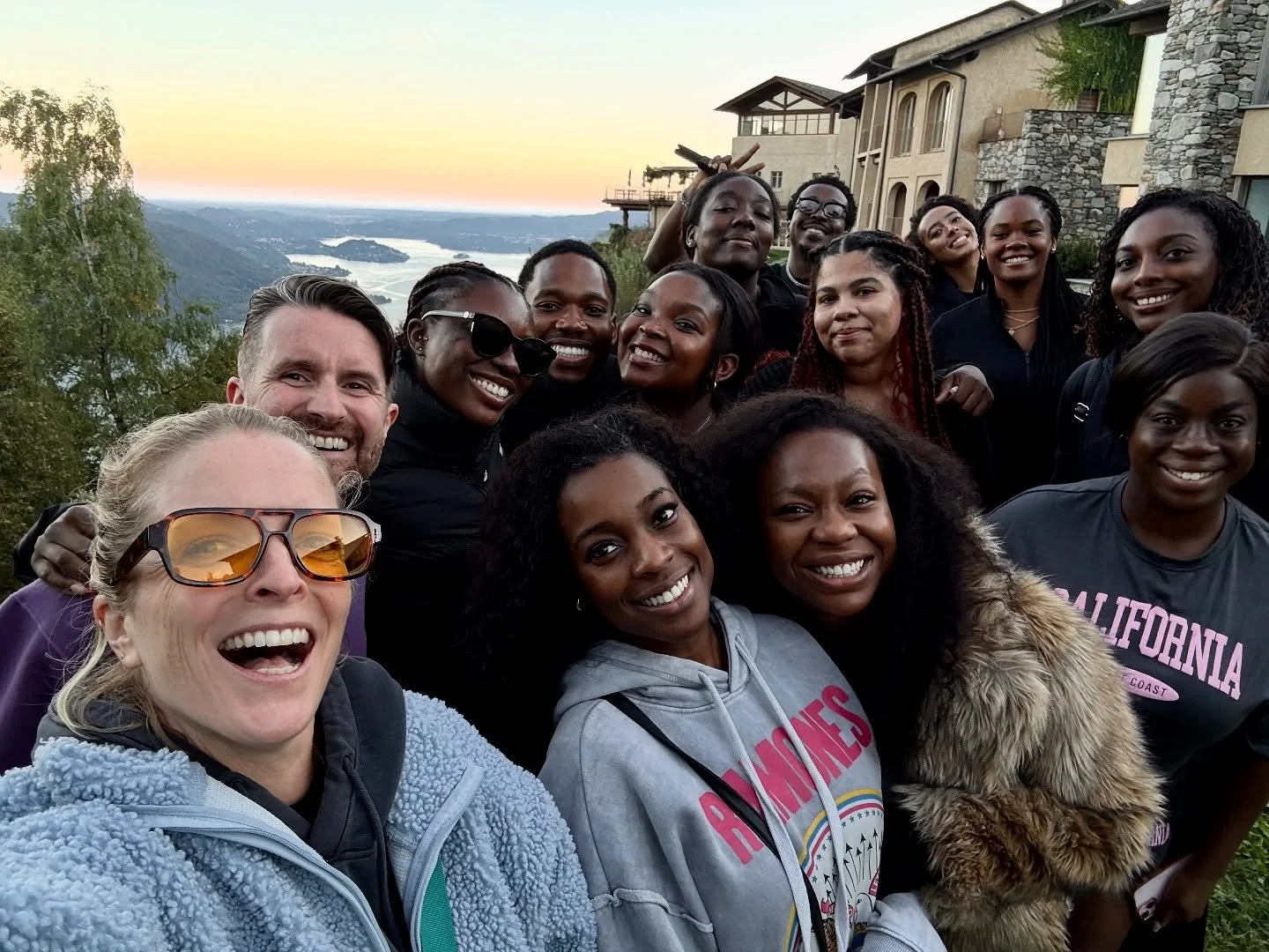 Six days in the Italian mountains for the third year&hellip; facilitating breathwork, guiding daily movement, daily hikes &amp; taking a few pics 📷 on the &lsquo;We Are Love&rsquo; retreat with @alister_gray &amp; @2020levels ❤️

A week of silent mo