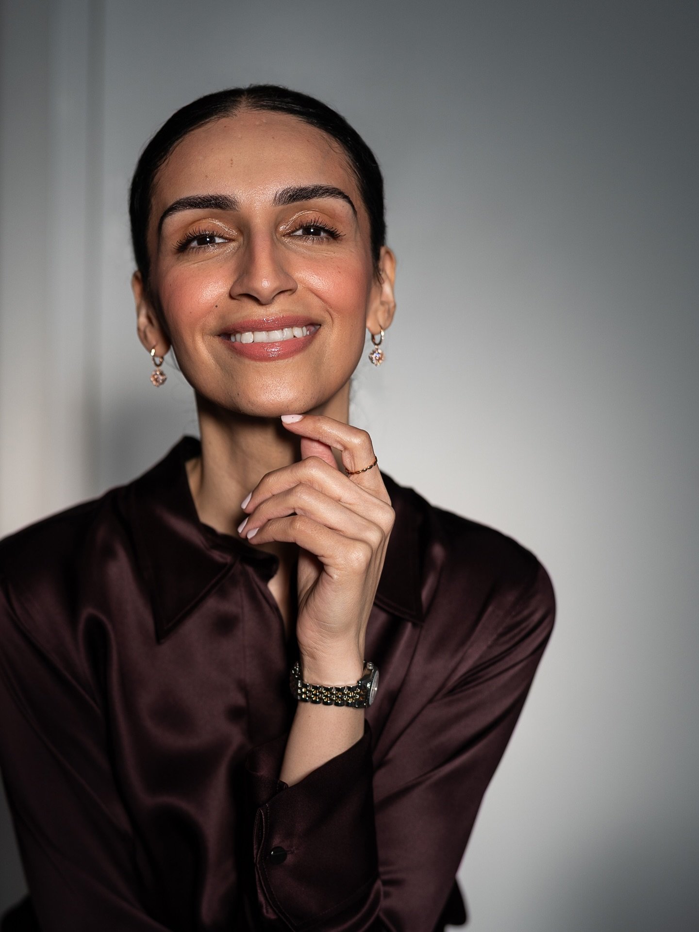 A few of my absolute fav brand portraits of Osteopath @manjotkaurdehala from our Soulful Shoot last month at @lanserhof_arts_club&hellip; scroll to see what Manjot has to say about our shoot together 👀🤍

#soulfulshoot #wellbeingphotography #londonw