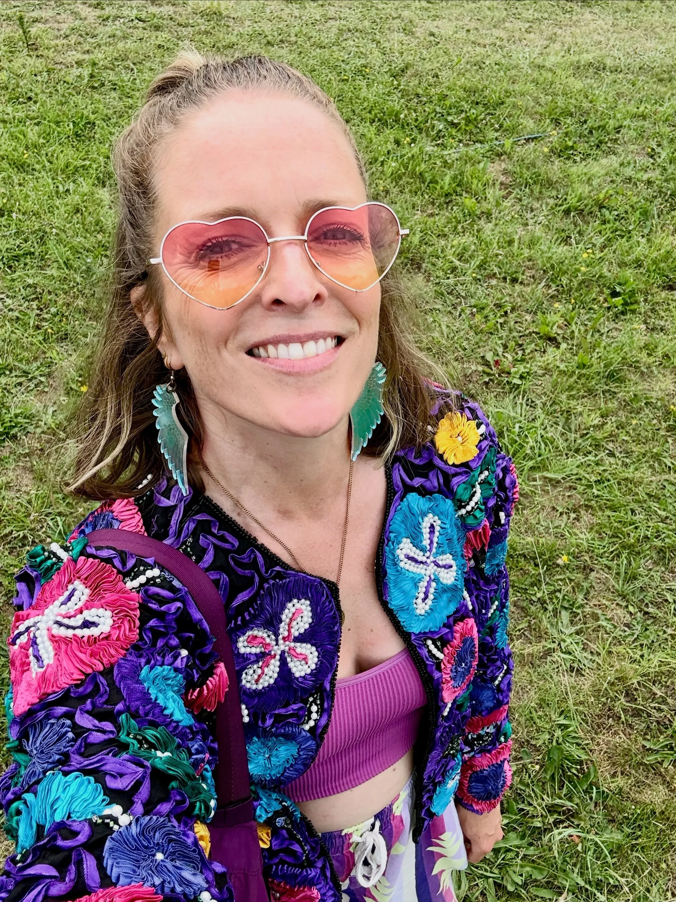This time last week at @elementaltemplefestival celebrating Summer Solstice 🩷🌈🪶💃🌳🌞🔥🐍✨

A small festival with a HUGE heart.

Still beaming from all the singing, dancing, incredible musicians, all round amazing humans, deep chats, tasty communa