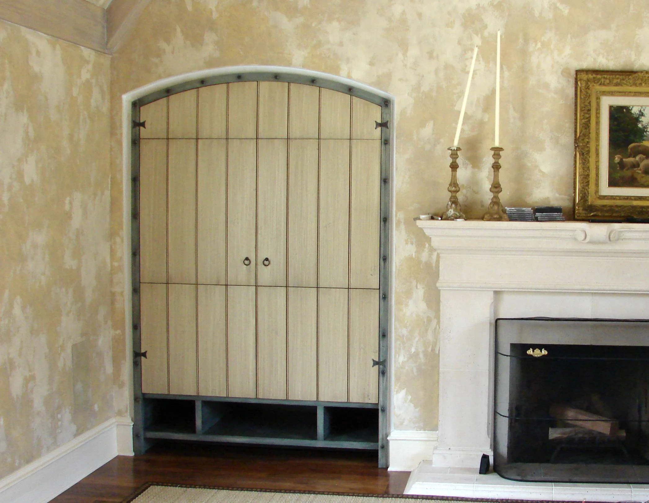 Himelfarb TV Armoire 001.jpg
