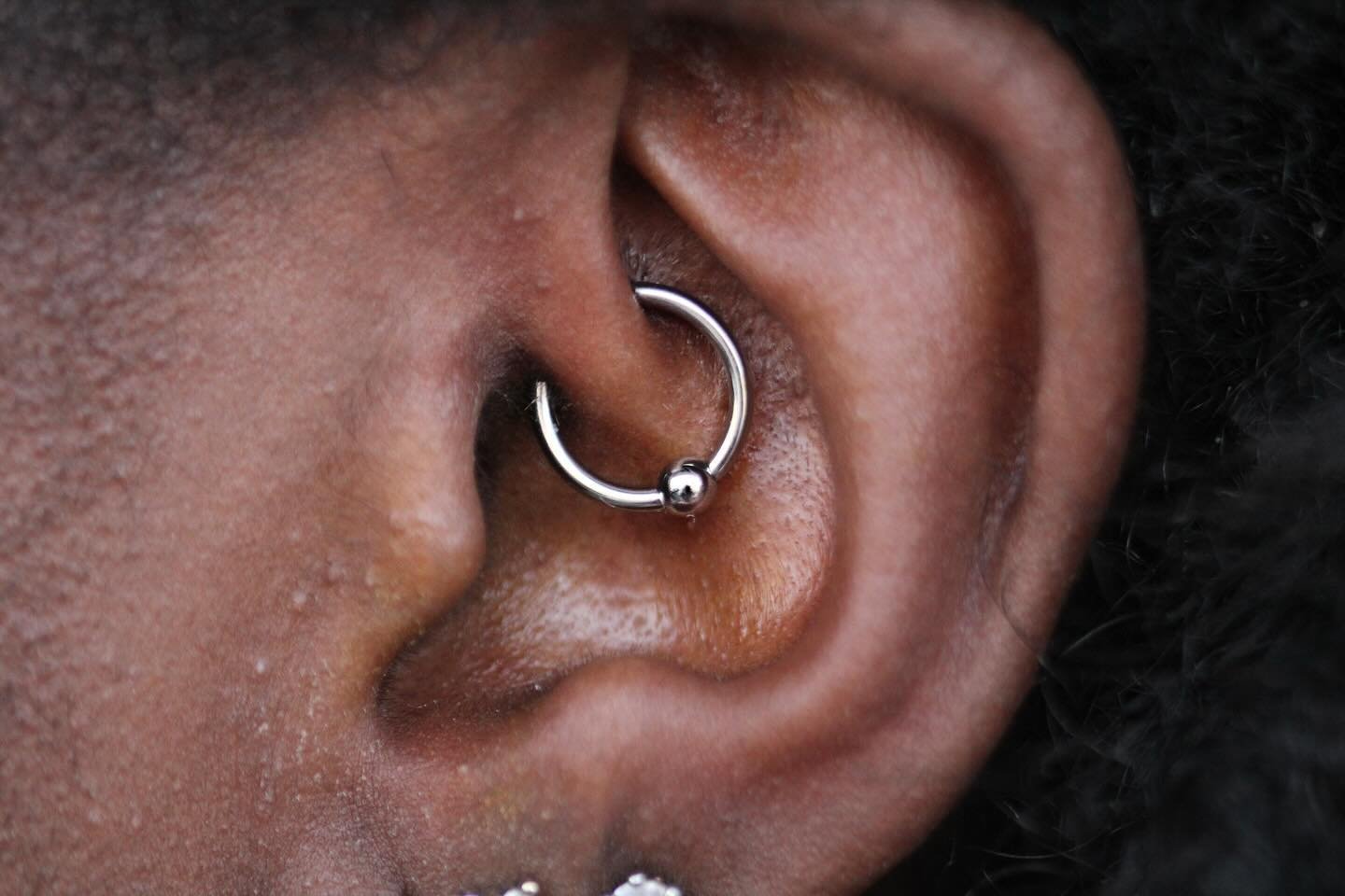 I feel like we don&rsquo;t give implant grade titanium/niobium/steel jewelry enough attention&hellip; you don&rsquo;t have to get gold to have a good time with me! Shout out to 3 inch needles for turning me into a daith lover 😌 #daithpiercing #akron