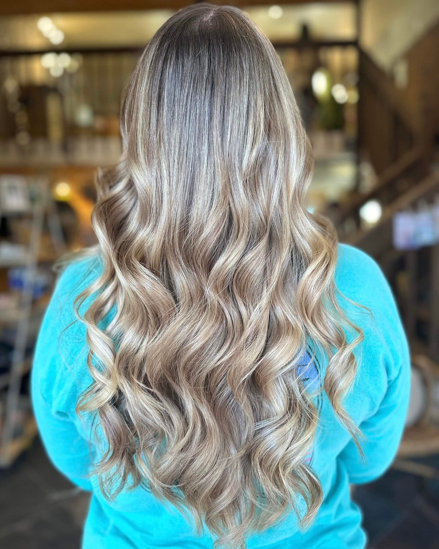 ✨✨ It&rsquo;s blonde season baby! ✨✨
hair by @jesssuthhair 
✽
✽
✽
✽
✽
Roots Beauty Studio 
115 Linden Street, Fort Collins 
970.484.2119
𝑪𝒂𝒍𝒍 𝒐𝒓 𝒈𝒐 𝒐𝒏𝒍𝒊𝒏𝒆 𝒕𝒐 𝒃𝒐𝒐𝒌 𝒂𝒏 𝒂𝒑𝒑𝒐𝒊𝓷𝒕𝒎𝒆𝒏𝒕