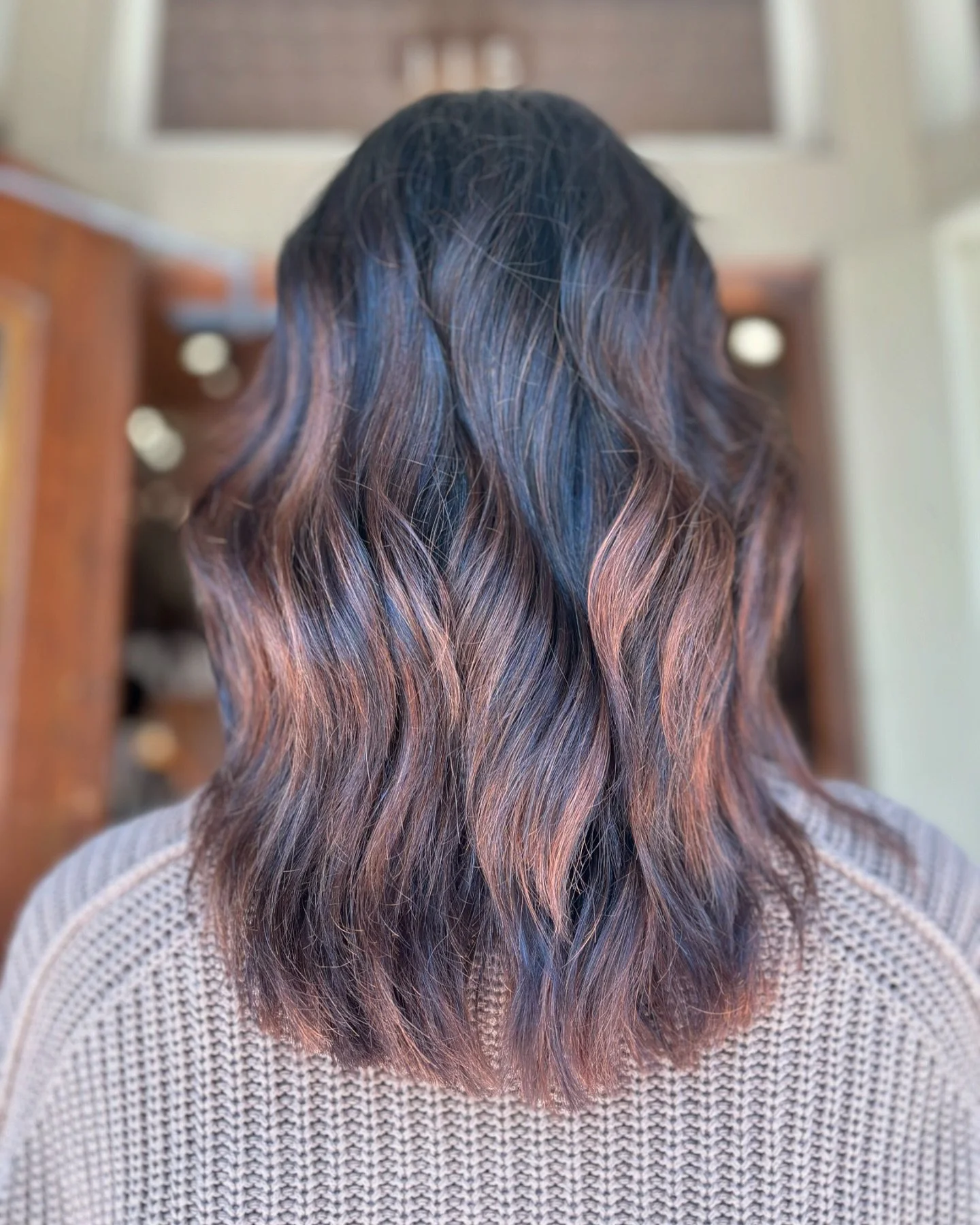 Swipe to see this beautiful balayage in the sunshine 🌞 
Hair by @averyrose_roots 
&bull;
&bull;
&bull;
𝚁𝚘𝚘𝚝𝚜 𝙱𝚎𝚊𝚞𝚝𝚢 𝚂𝚝𝚞𝚍𝚒𝚘
𝟷𝟷𝟻 𝙻𝚒𝚗𝚍𝚎𝚗 𝚂𝚝𝚛𝚎𝚎𝚝, 𝙵𝚘𝚛𝚝 𝙲𝚘𝚕𝚕𝚒𝚗𝚜
𝟡𝟟𝟘.𝟜𝟠𝟜.𝟚𝟙𝟙𝟡
𝙲𝚊𝚕𝚕 𝚘𝚛 𝚐𝚘 𝚘𝚗𝚕𝚒?