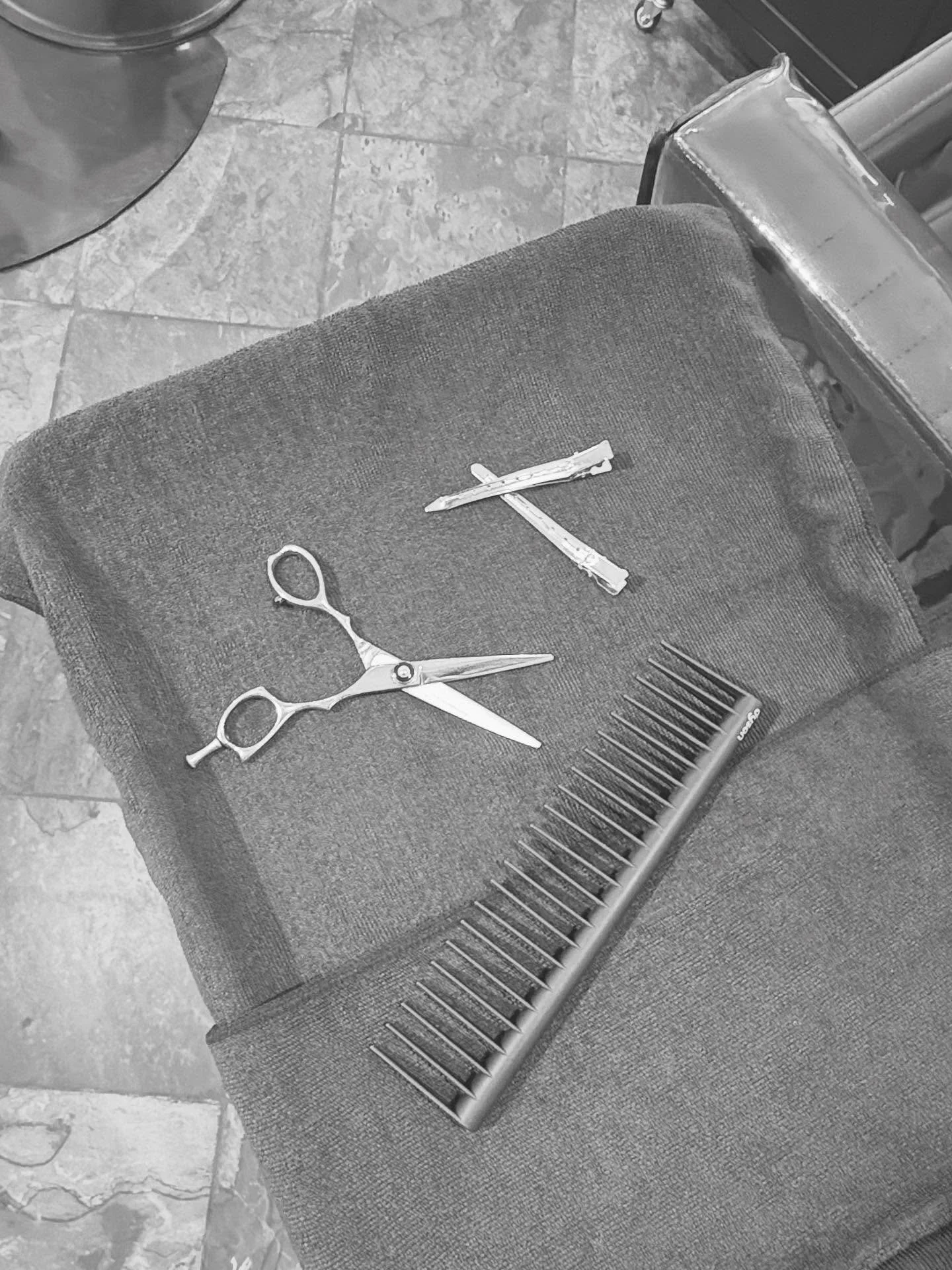 Need a trim? Come on in ✂️🖤

The chair&rsquo;s ready, the tools are set, all that&rsquo;s missing is YOU!

Treat yourself to a fresh cut and a little moment of calm. We hope to treat you soon! ✨
#rootsbeautystudio #fortcollinshairsalon #timeforatrim