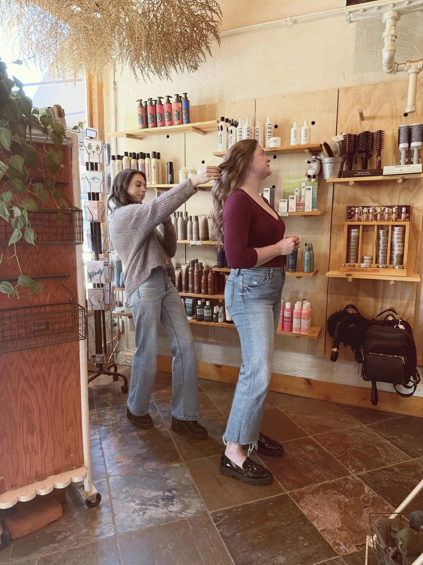 Golden light, good energy, and fresh hair days 🌞

There&rsquo;s something special about those simple moments in the salon. Soft laughter, the scent of your favorite products, and that first look at freshly styled hair. ✨

At Roots, we believe beauty