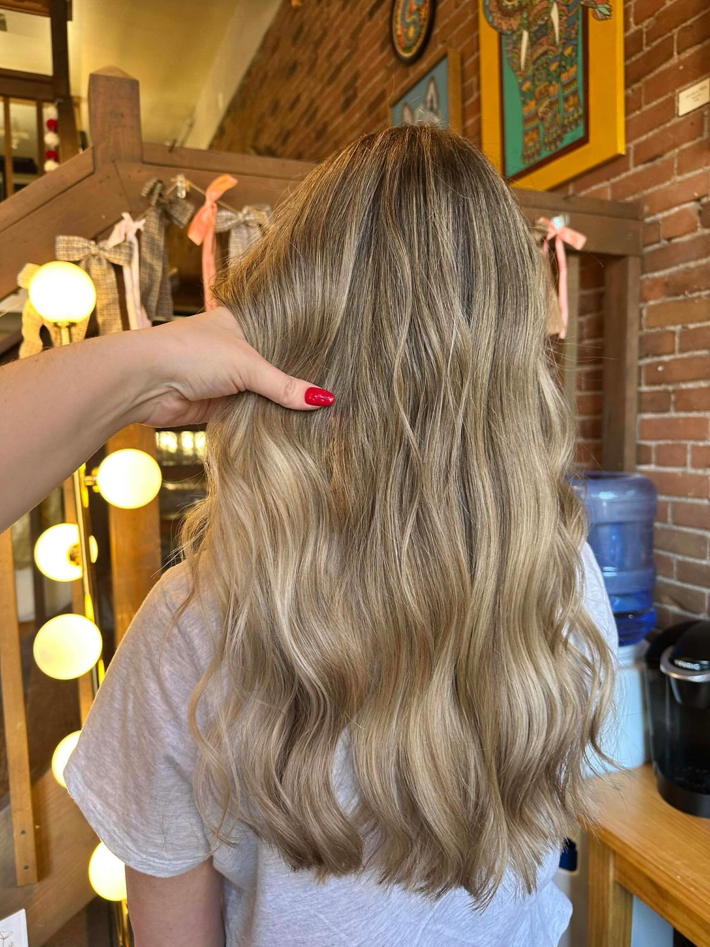 Your beauty is our business 💅🏼

Want to become the inspo photo? Book now!

#rootsbeautystudio #fortcollinshairsalon #hairinspo