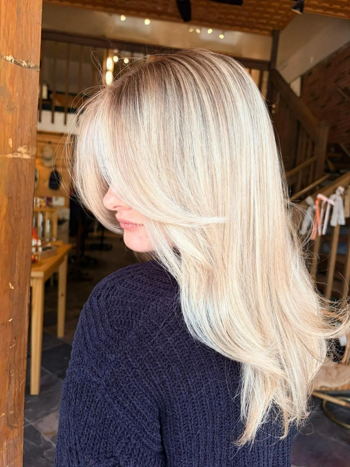 From soft dimension to luminous blonde 🤍✨

This transformation was all about creating brightness while keeping the hair healthy, touchable and effortlessly blended. 

Powered by: 
&bull;K18 Professional Hair Mask - repairing from the inside out for 