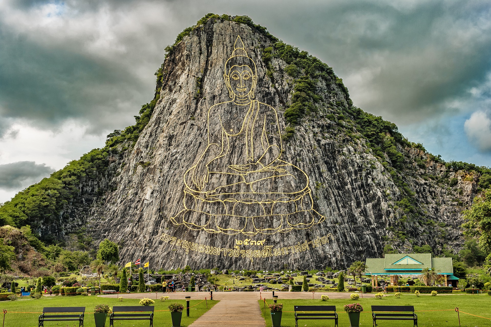 laser-buddha-mountain-1768901_1920.jpg