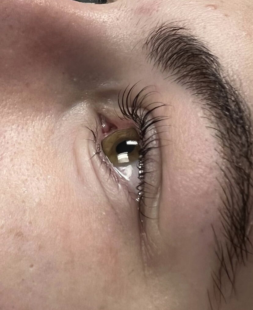 Eyelash tinting is a semi-permanent coloring treatment that enhances the color and definition of your lashes. Ideal for those with light-colored lashes or those looking to ditch the mascara routine, eyelash tinting provides a natural, long-lasting so