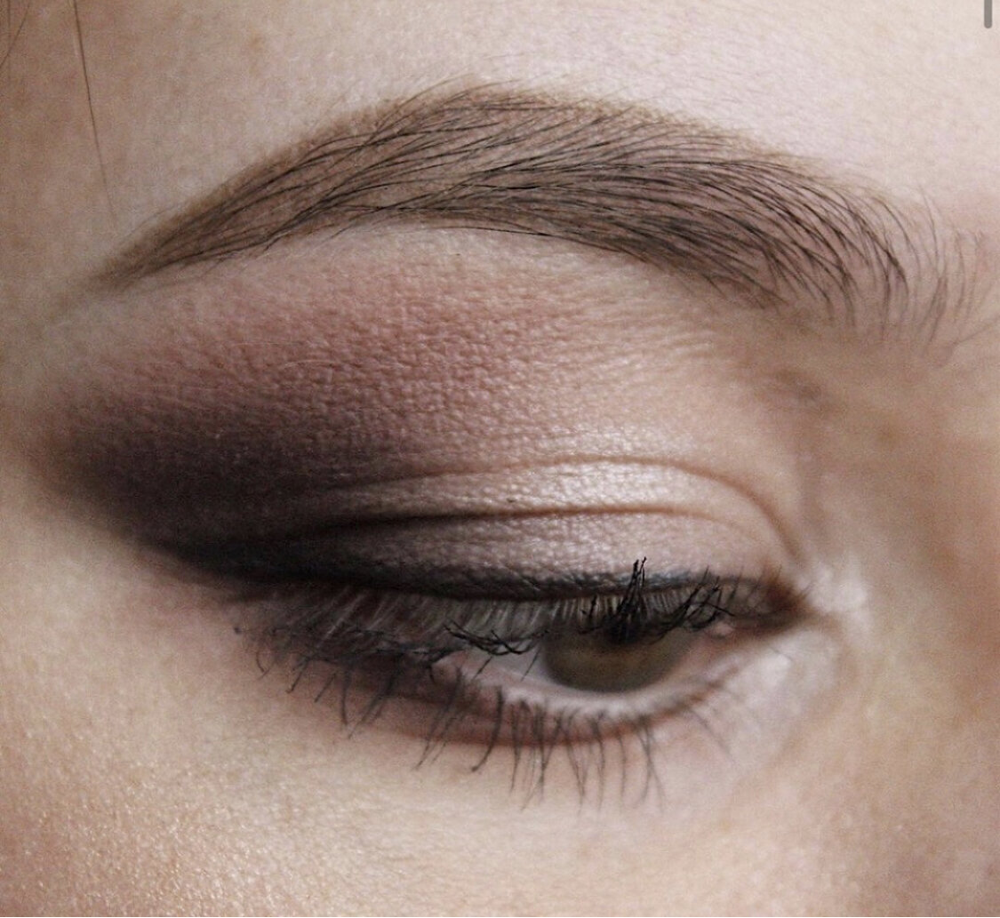 Want brows that pop? Similar to eyelash tinting, eyebrow tinting adds color and definition to your brows. Whether you want to darken, lighten, or simply emphasize your brows, tinting is a versatile solution. The process typically involves applying a 