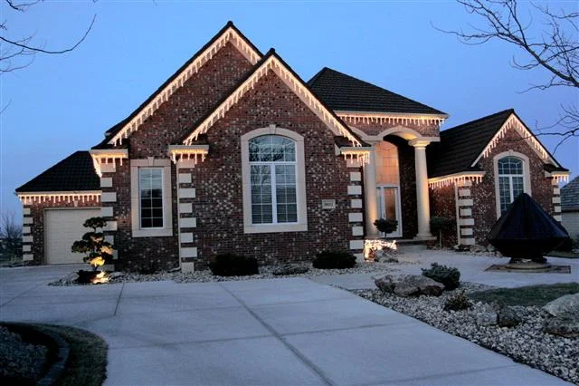 glitter and glow chrismas decor residential exterior (30).JPG