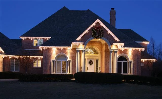 glitter and glow chrismas decor residential exterior (31).jpg